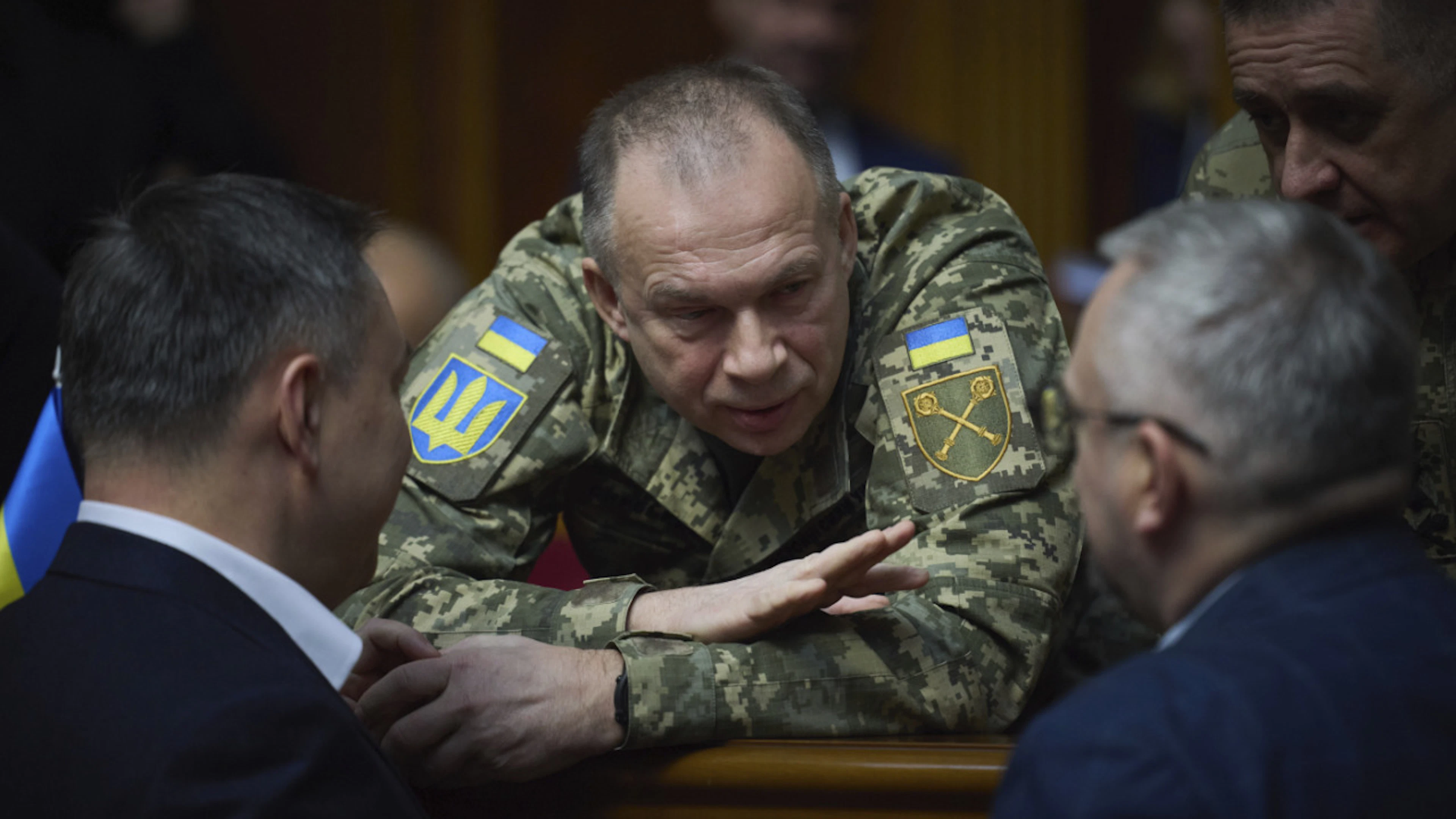 HANDOUT – Auf diesem vom Pressedienst des ukrainischen Präsidenten via AP zur Verfügung gestellten Foto spricht der Oberbefehlshaber der ukrainischen Streitkräfte, General Oleksandr Syrskyj, vor Parlamentariern in der Werchowna Rada. Foto: Uncredited/Press Service Of The President Of Ukraine/dpa – ACHTUNG: Nur zur redaktionellen Verwendung und nur mit vollständiger Nennung des vorstehenden Credits