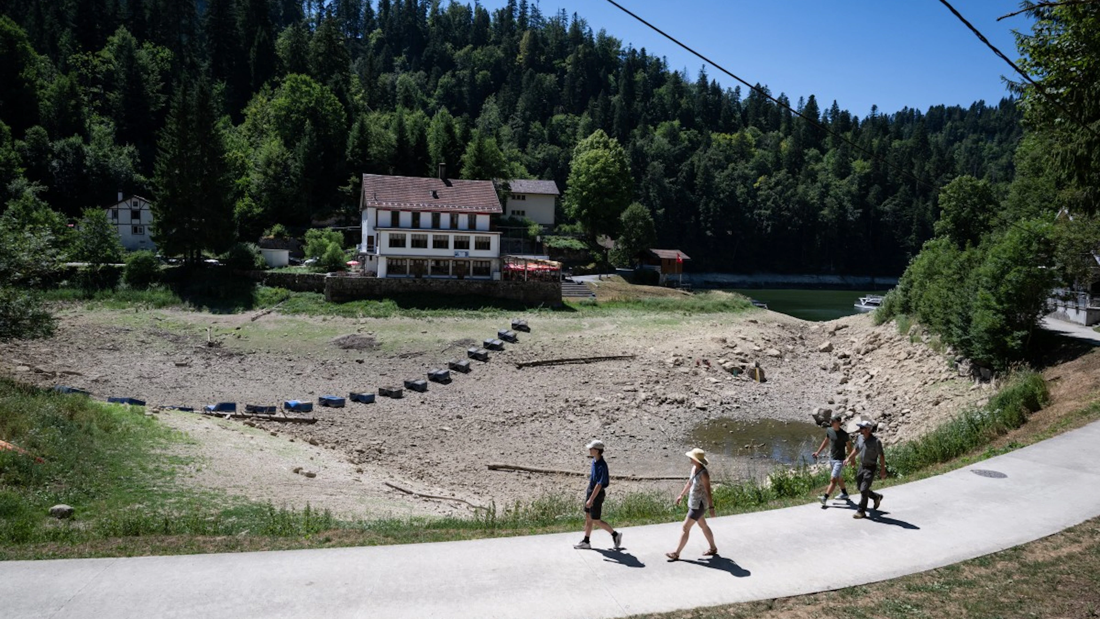 Près de la frontière franco-suisse en pleine sécheresse, une rivière a disparu