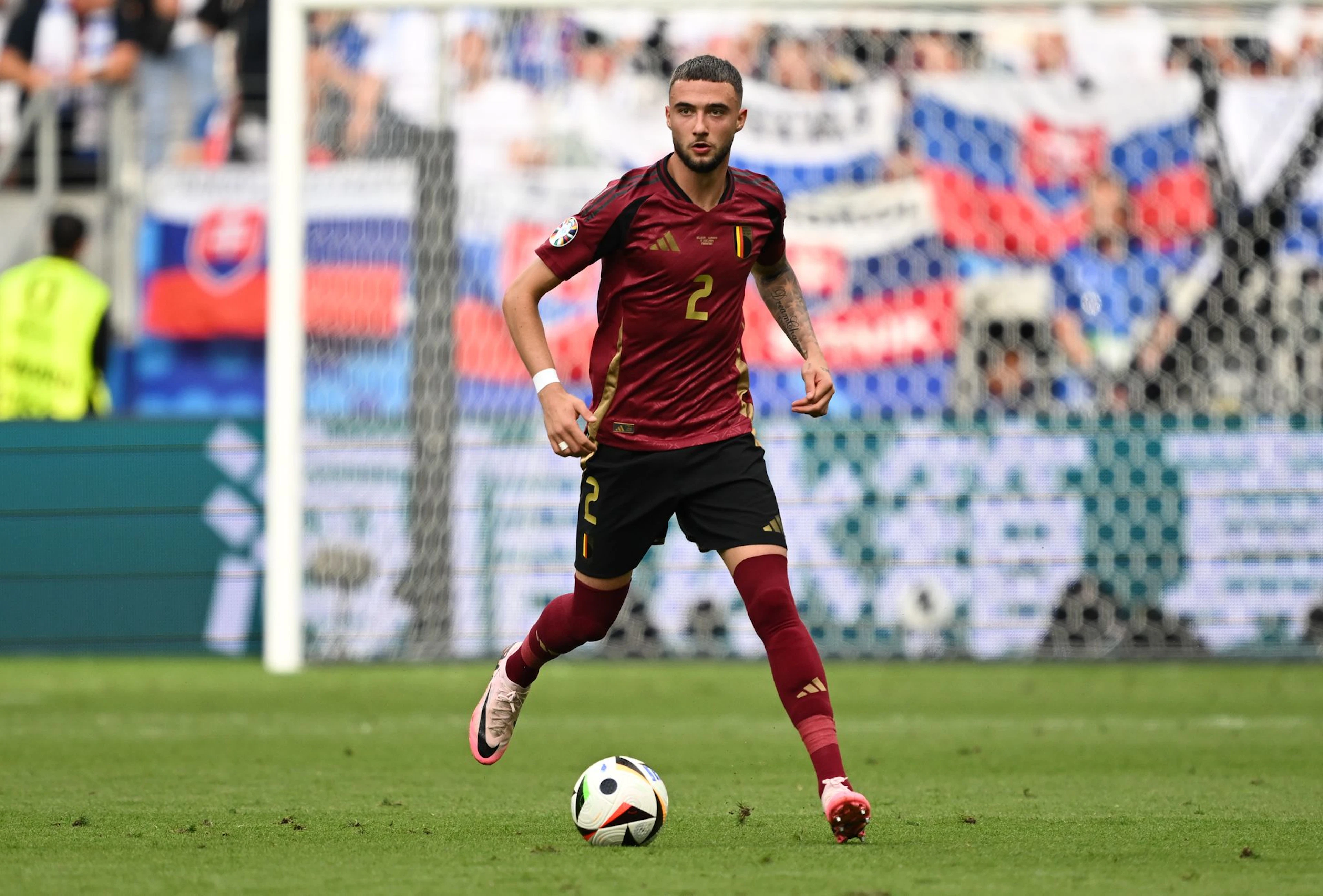 Il difensore belga Zeno Debast non giocherà contro la Spagna per accedere alle semifinali.