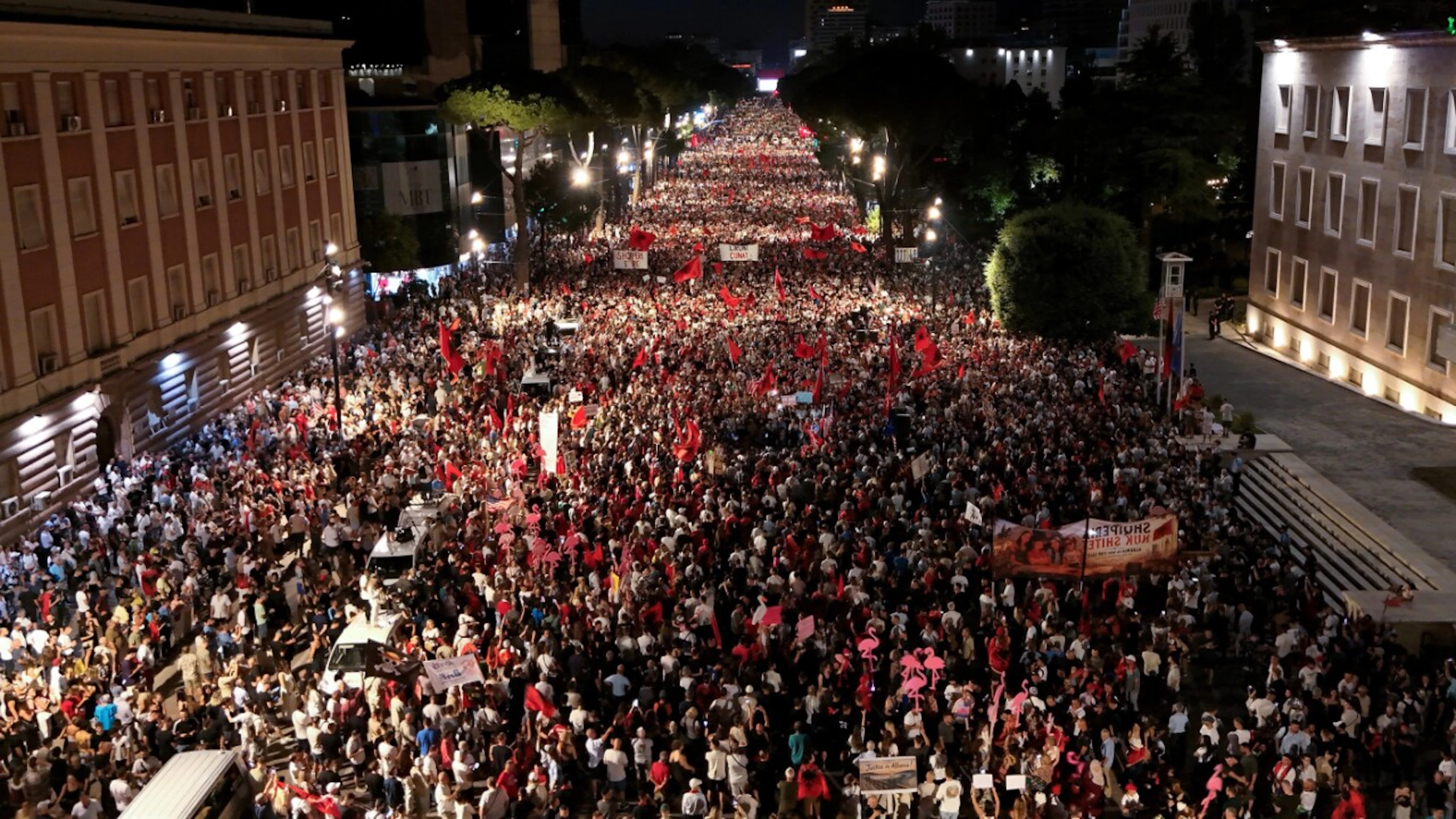 Des manifestations sont organisées tous les soirs depuis le 30 mai devant le bureau du chef du gouvernement, Edi Rama, pour demander l'annulation de ce projet et sa démission (archives).