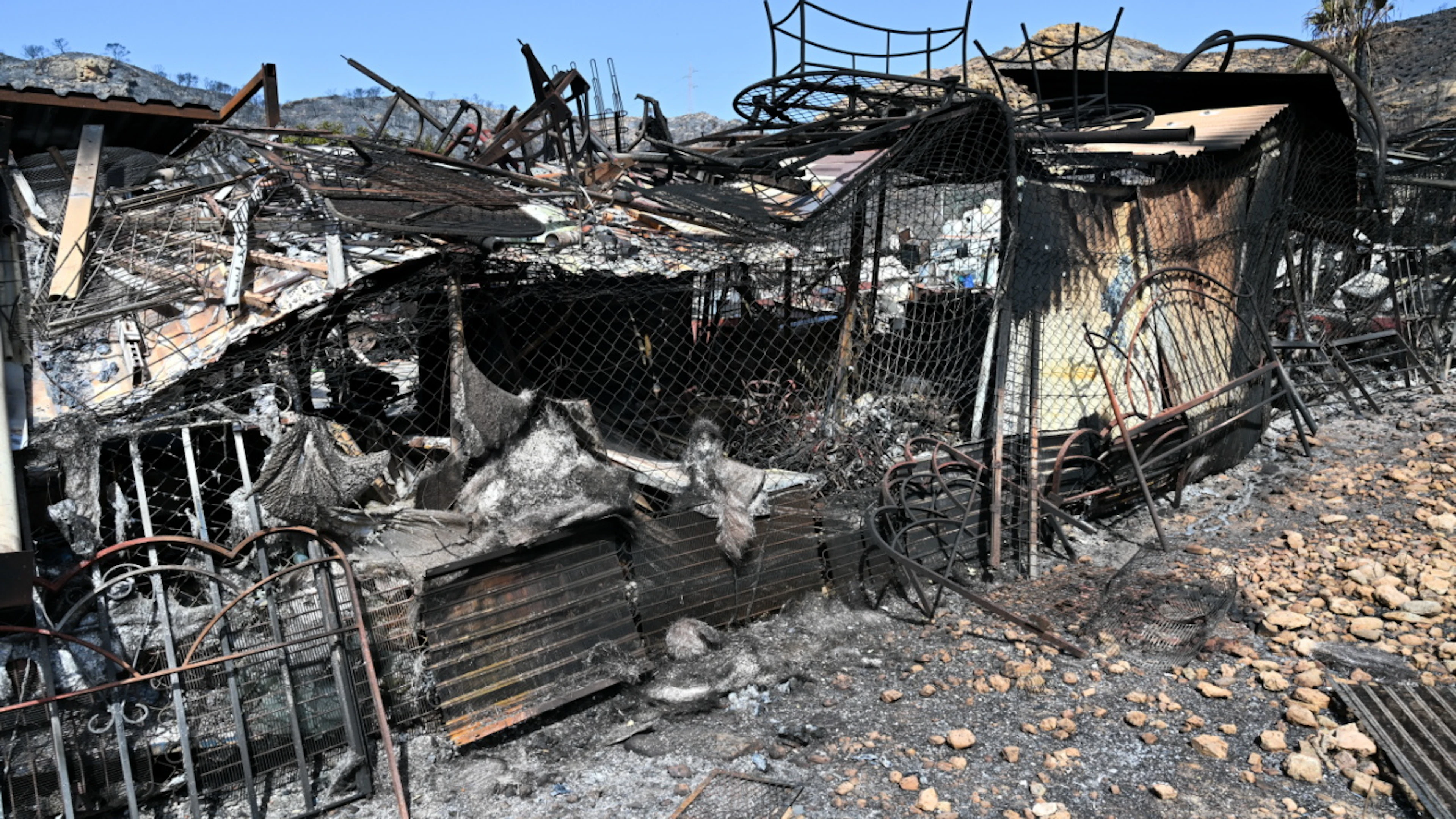 Immagini dei danni dell'incendio in Almeria
