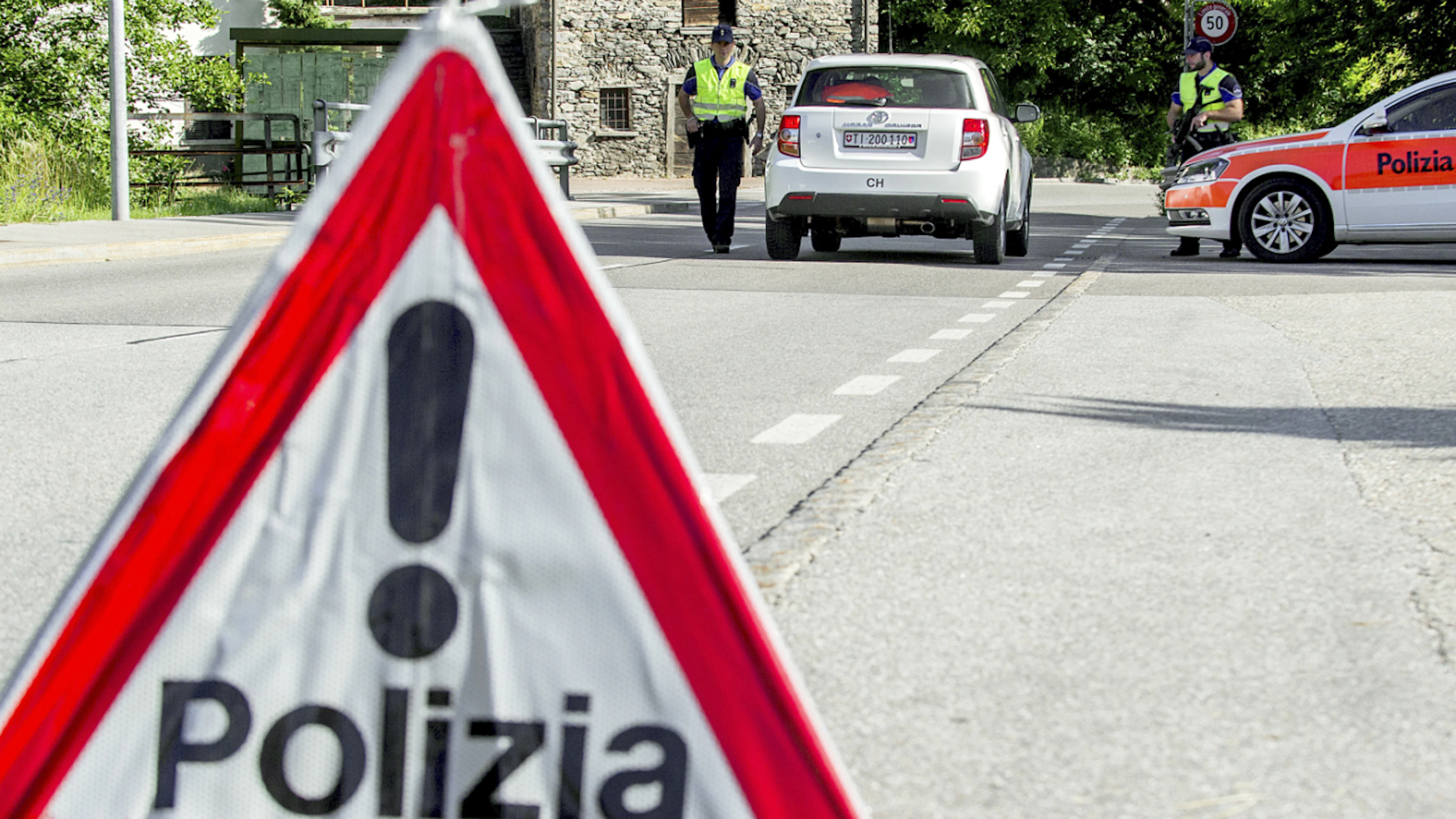 Trois policiers blessés lors d'une explosion à Leontica