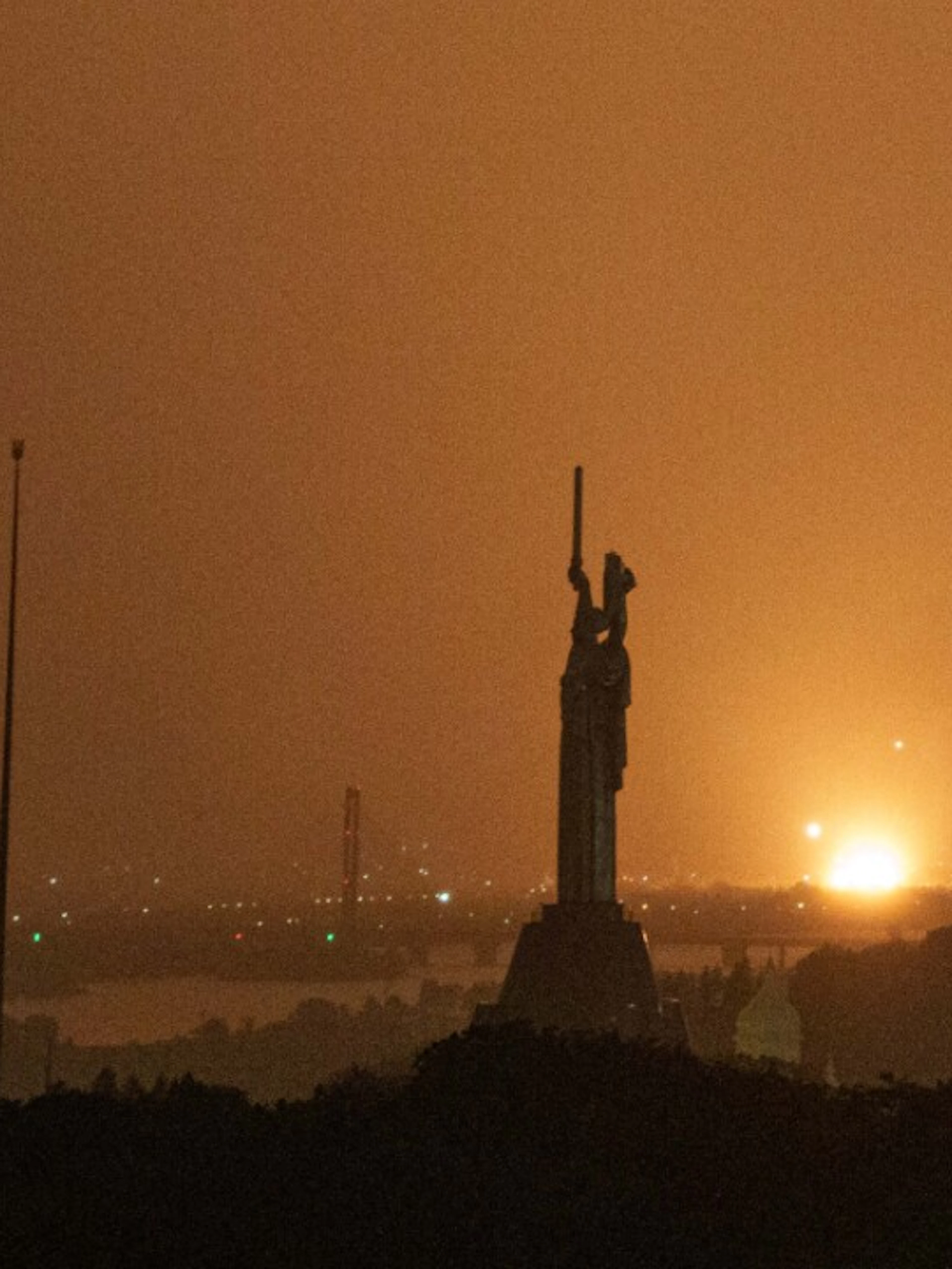 Kiev attaquée par des missiles russes: au moins six blessés