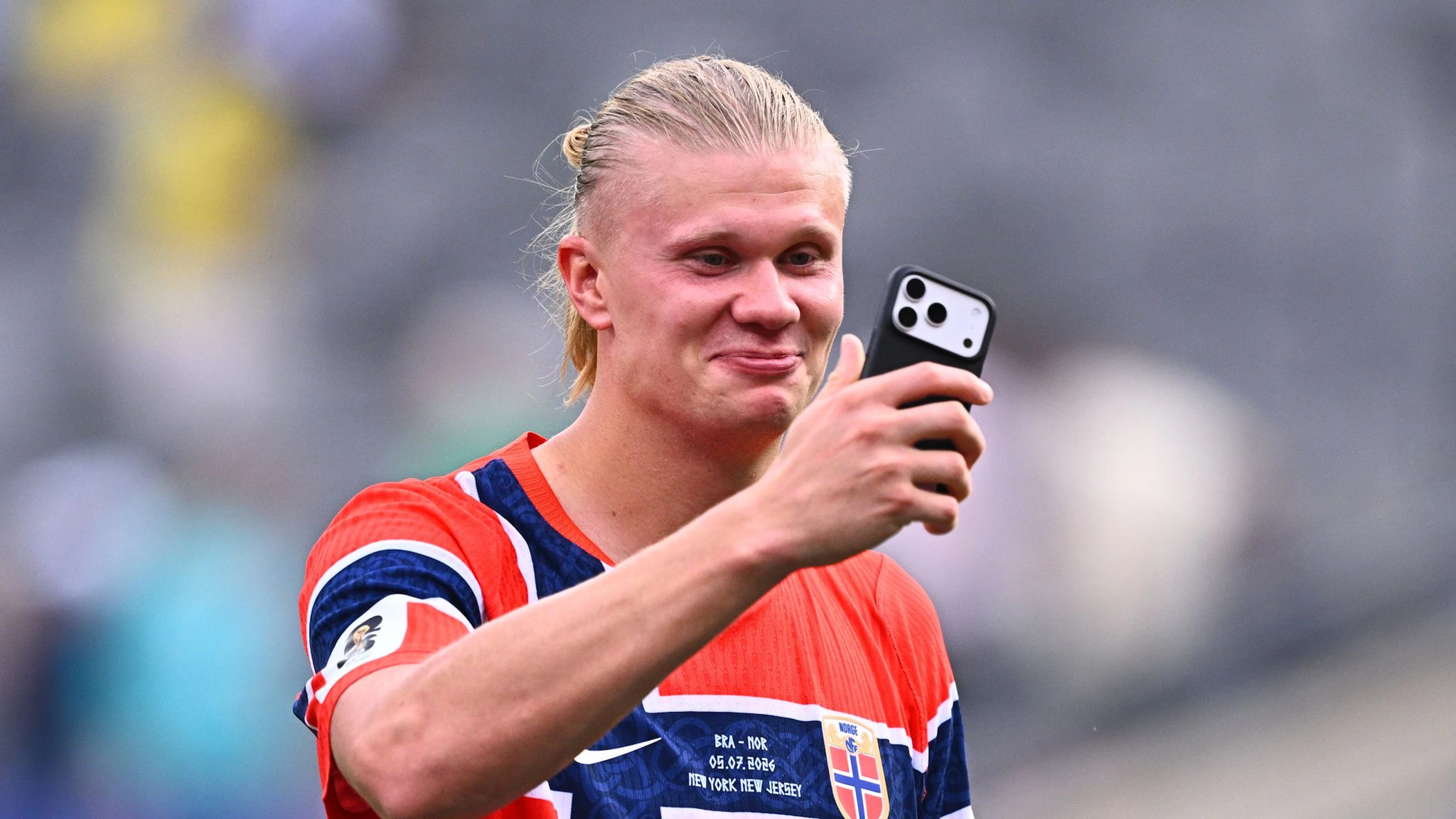 L'attaccante norvegese Erling Haaland ha un sosia: è una modella russa!