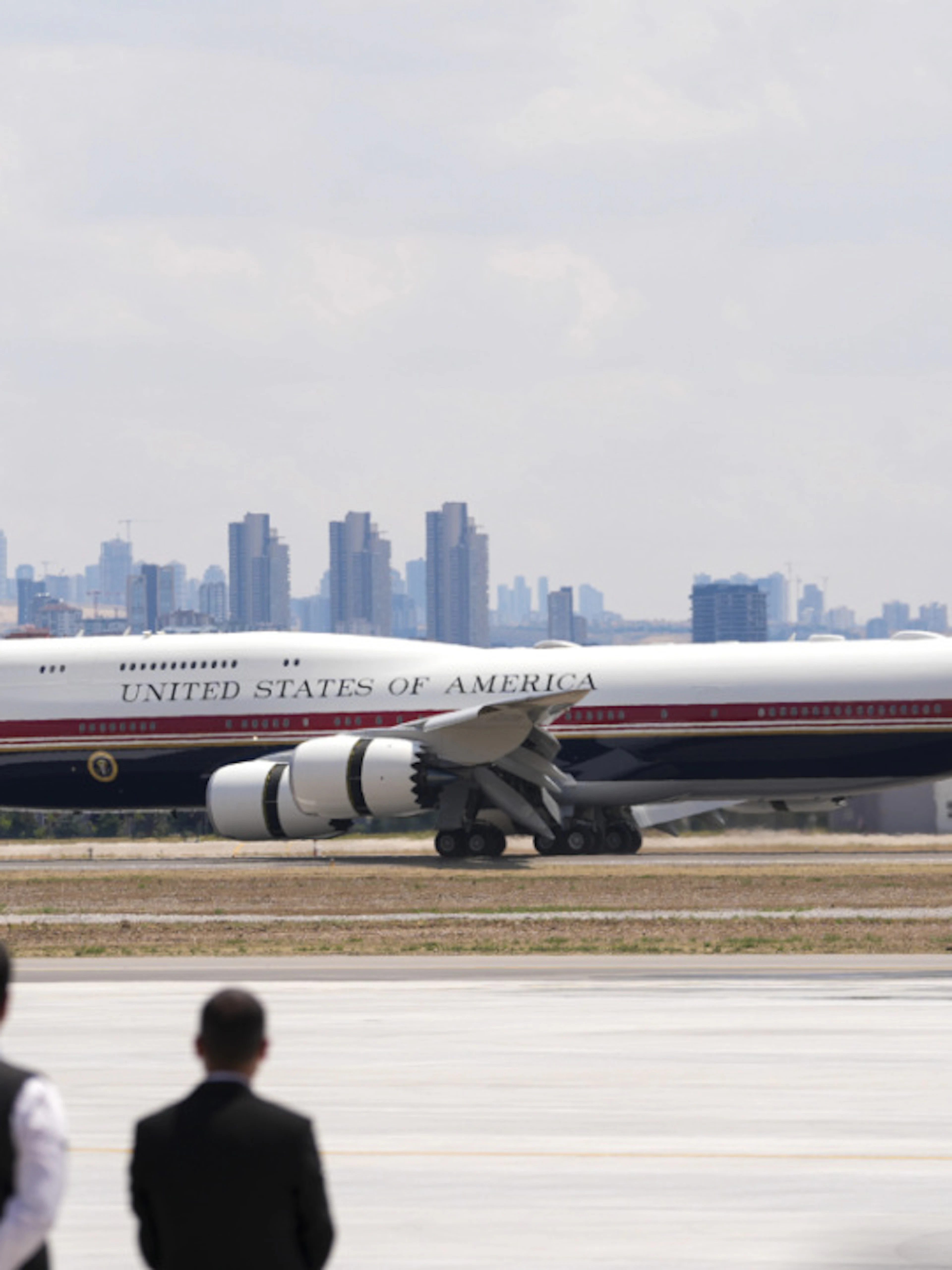 Notizie sulla sicurezza dell'Air Force One di Trump, mandato di comparizione ai giornalisti