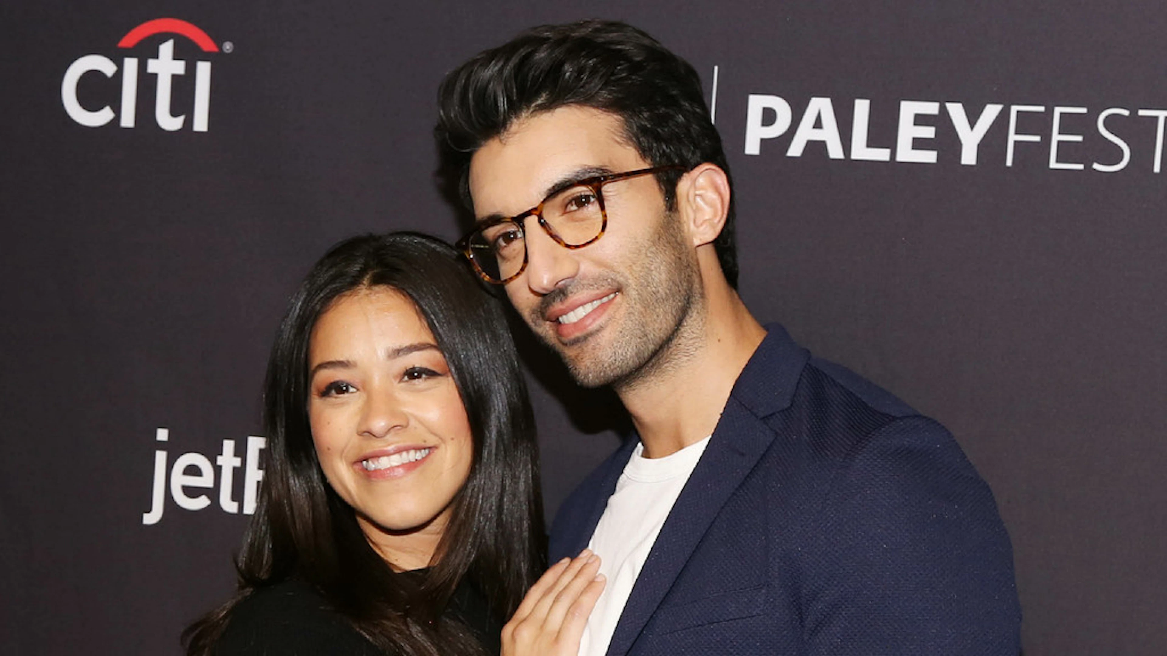 «Por vida»: Gina Rodriguez sostiene Justin Baldoni