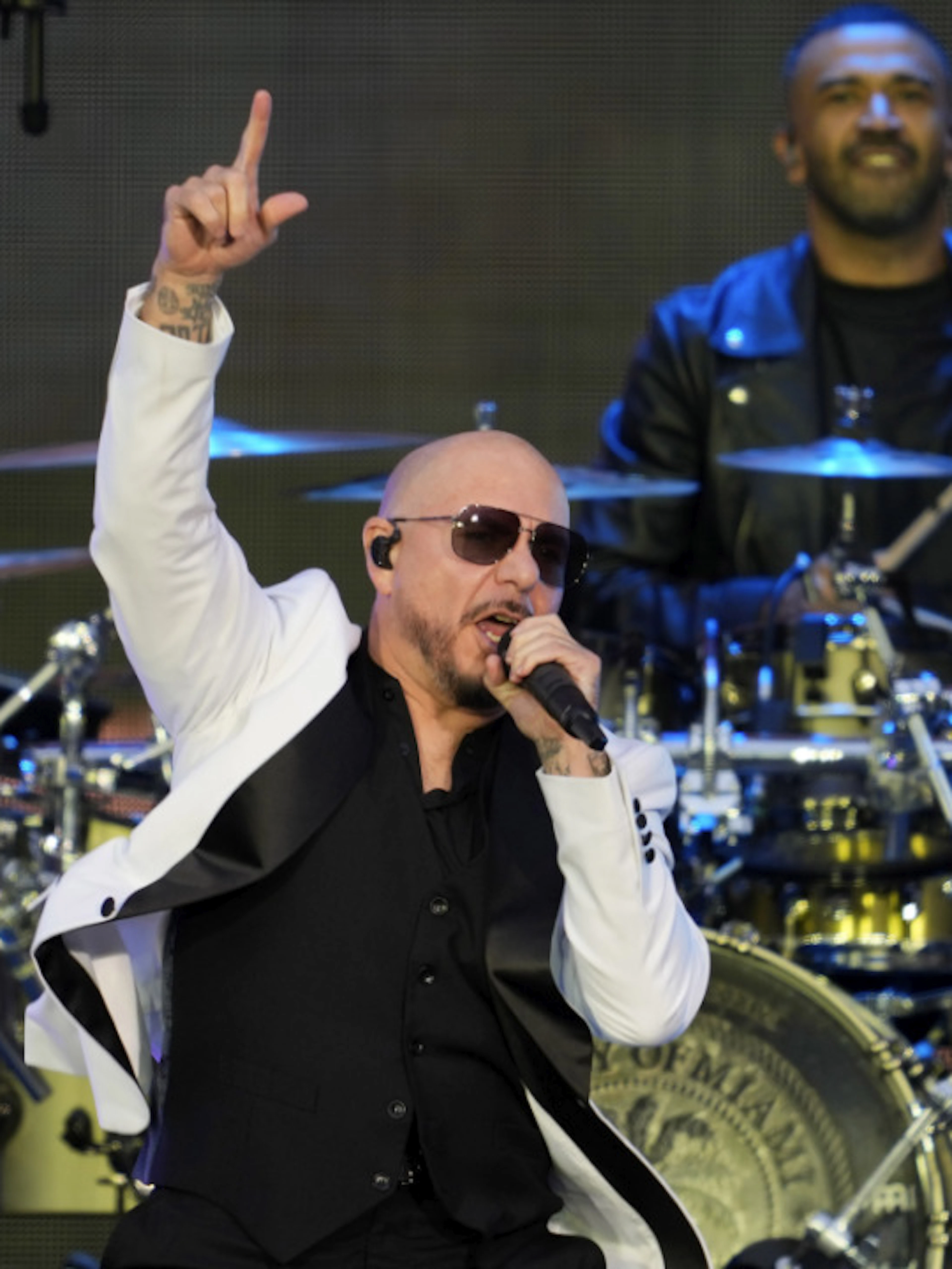Un record pour Pitbull grâce à une foule de faux chauves
