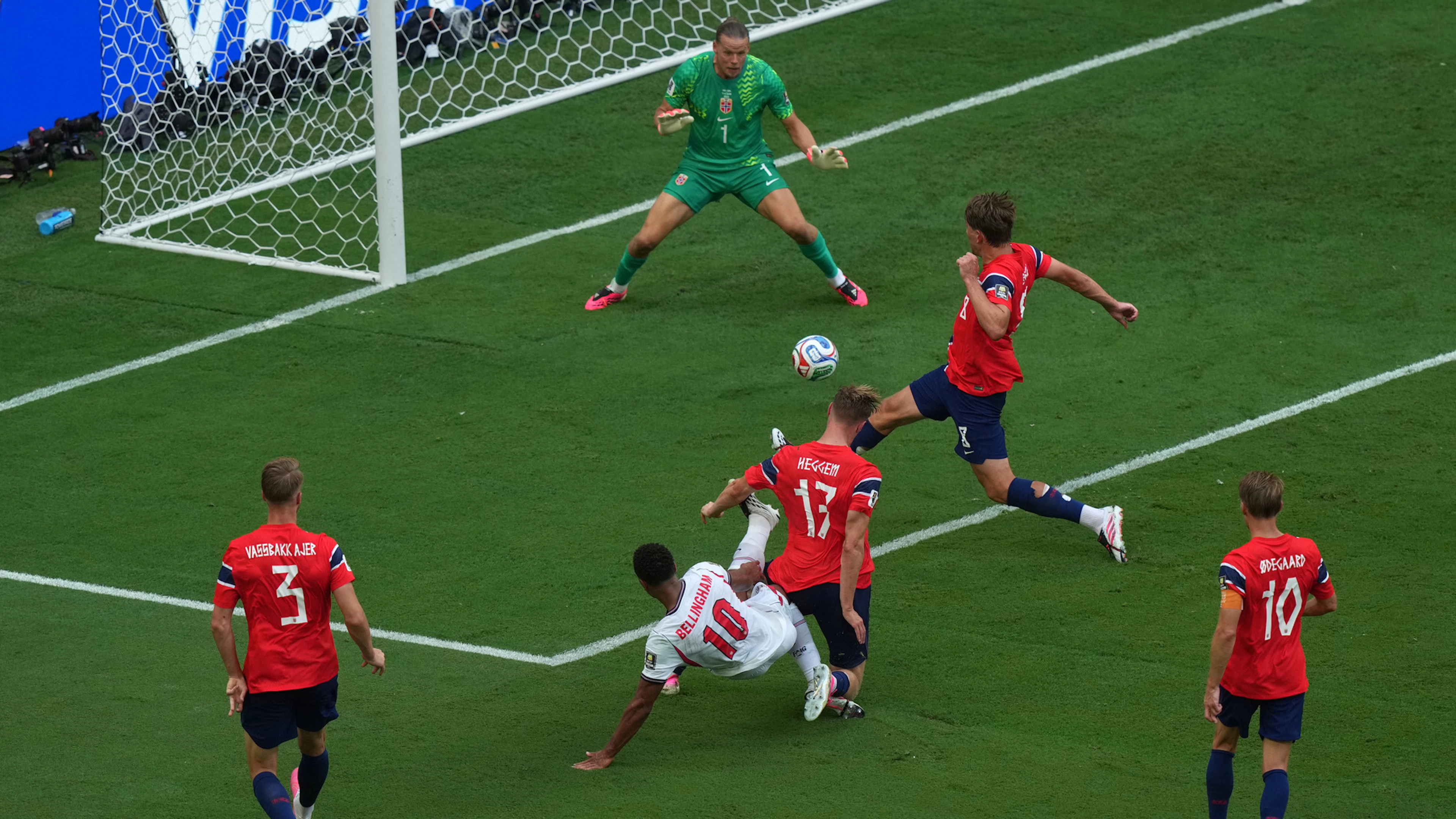 Wirbel um England-Tor: Hat der Ball vor dem Treffer ein Kamerakabel berührt?