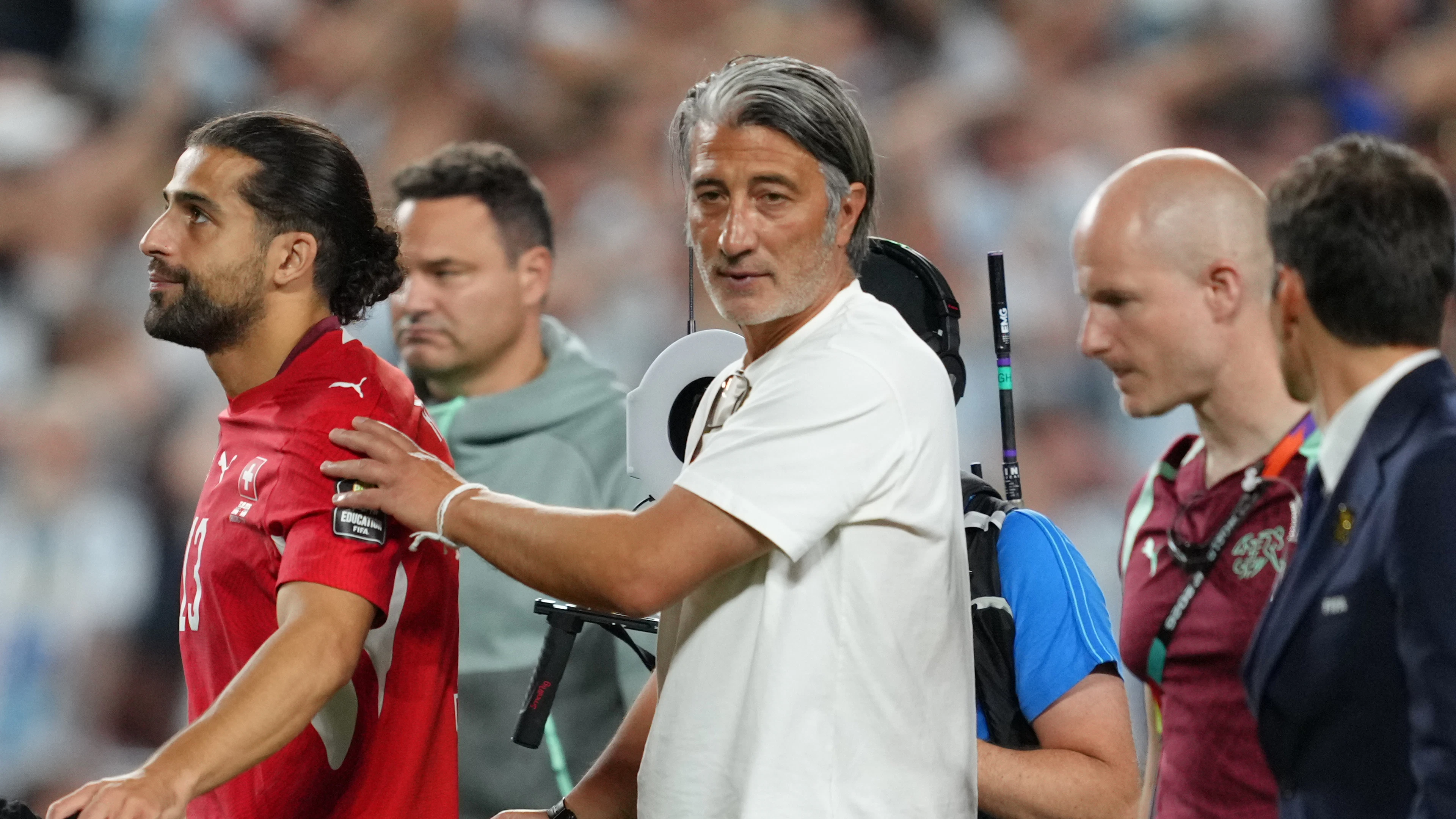 Comme ses joueurs, Murat Yakin avait de la peine à comprendre la décision de l'arbitre d'exclure Breel Embolo.