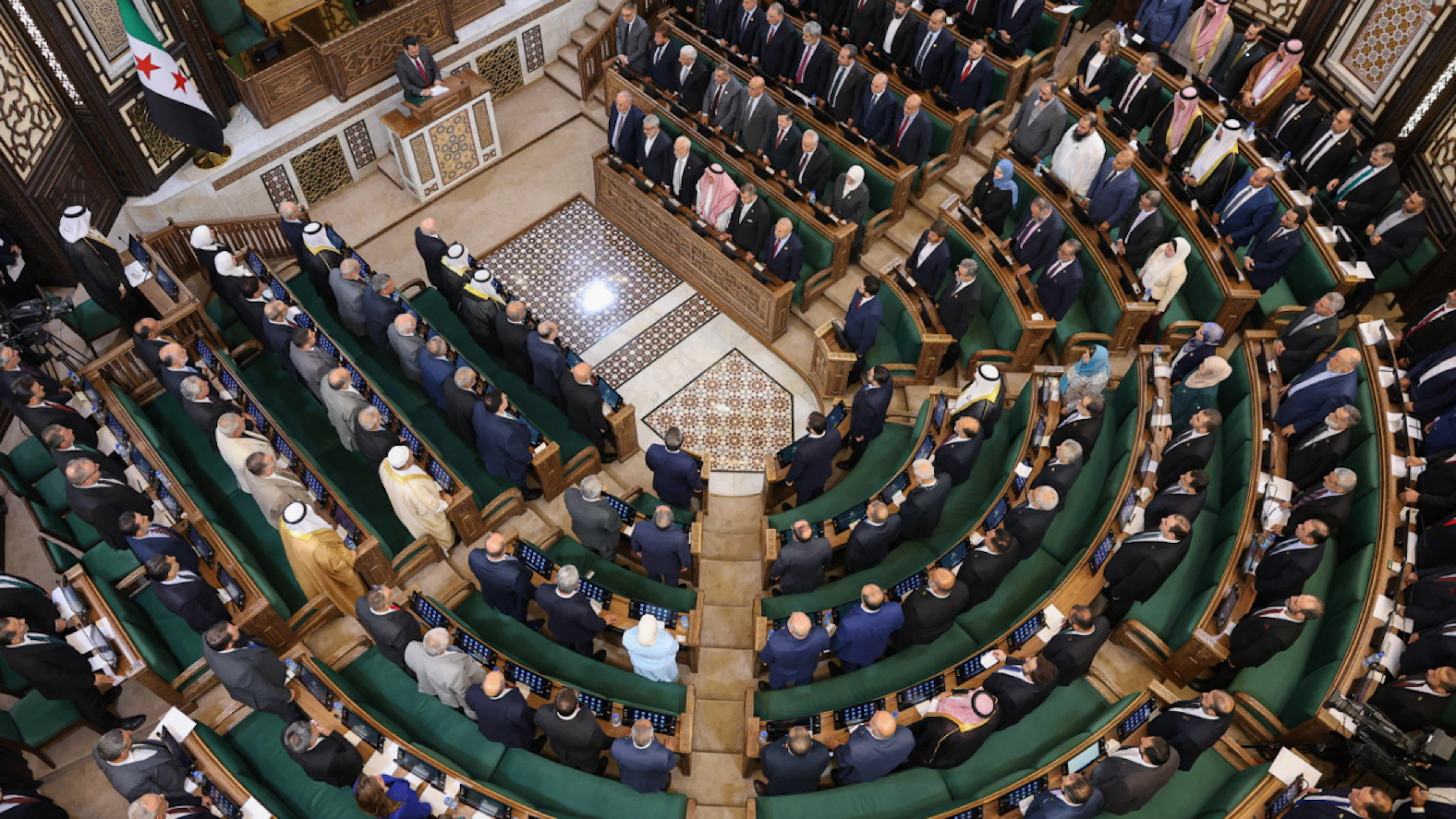 Il Parlamento di transizione siriano si riunisce per la prima volta
