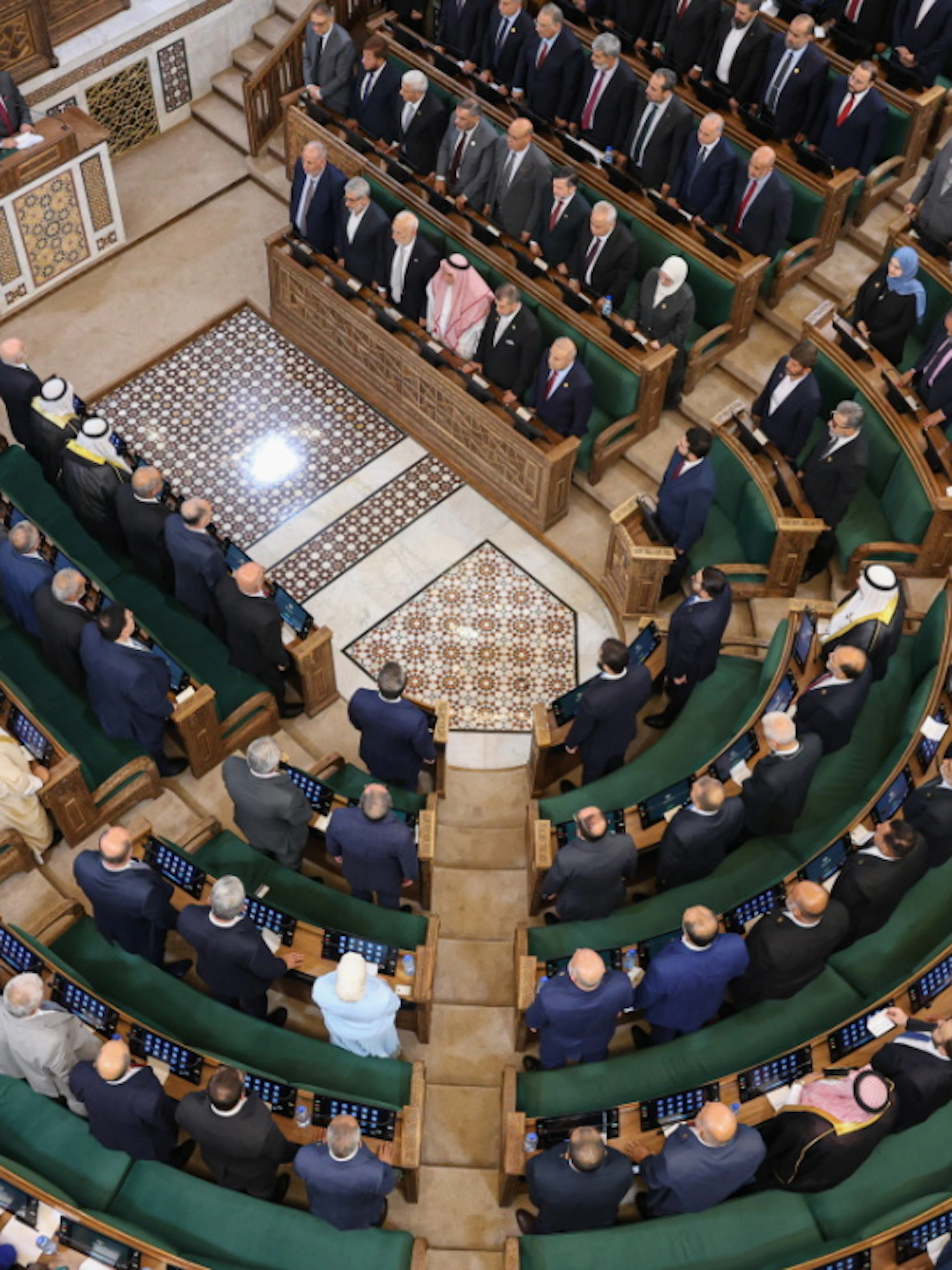 Il Parlamento di transizione siriano si riunisce per la prima volta