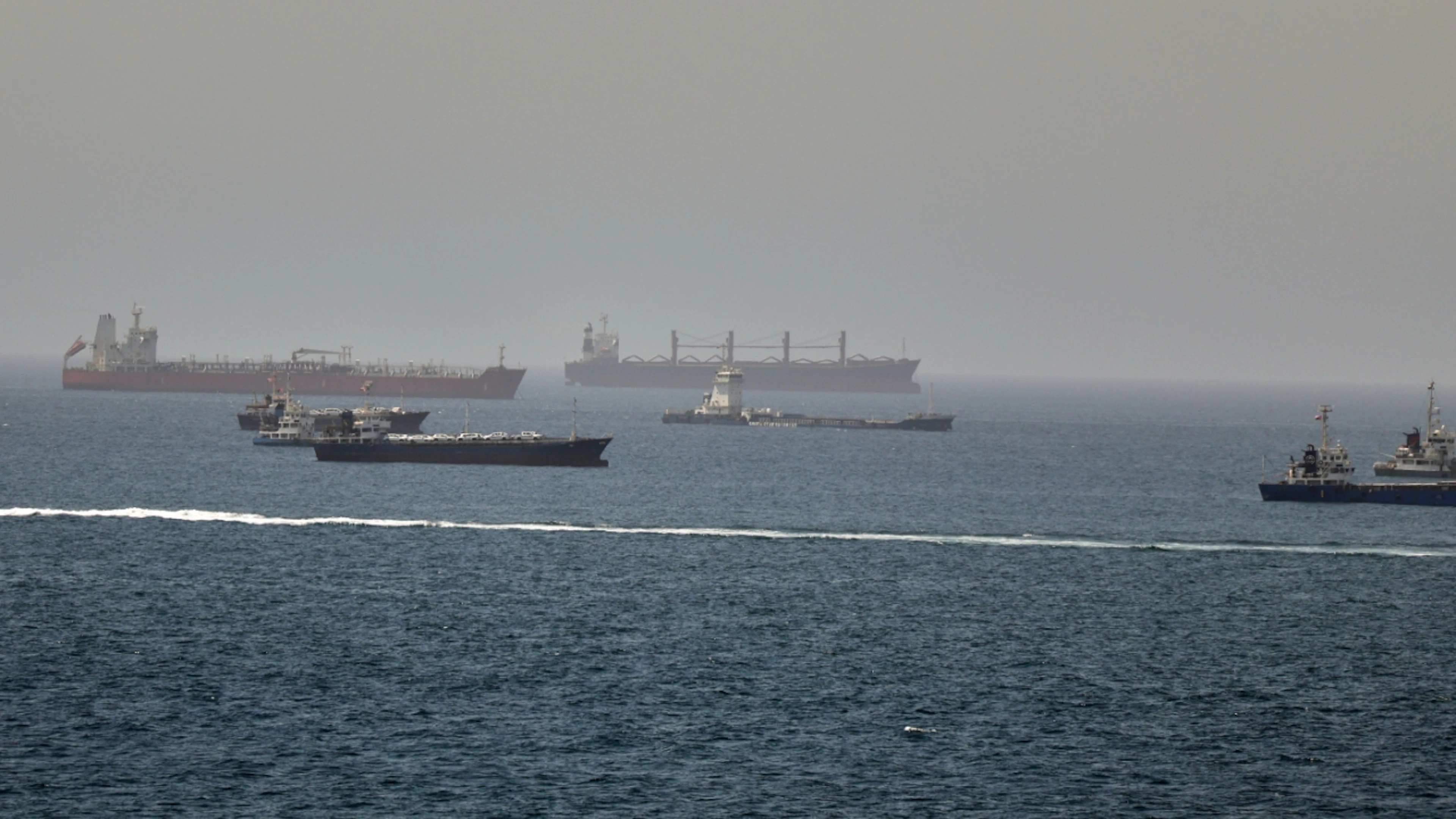 ARCHIVE – Tankers and cargo ships can be seen in the Gulf of Oman, along the shipping routes between the Strait of Hormuz and the Arabian Sea. Photo: Uncredited/AP/dpa