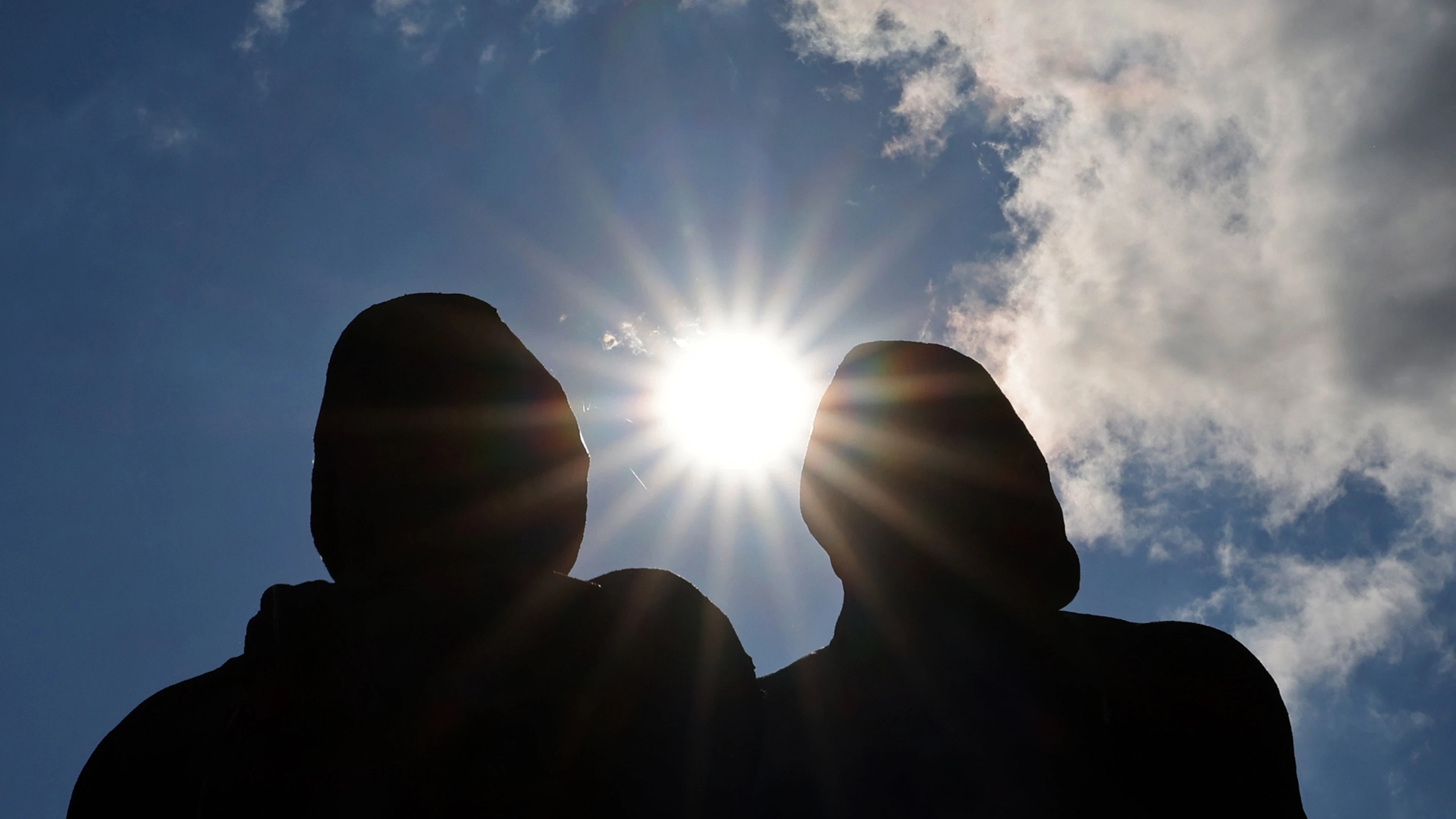 Il caldo continua a battere record: domenica da primato