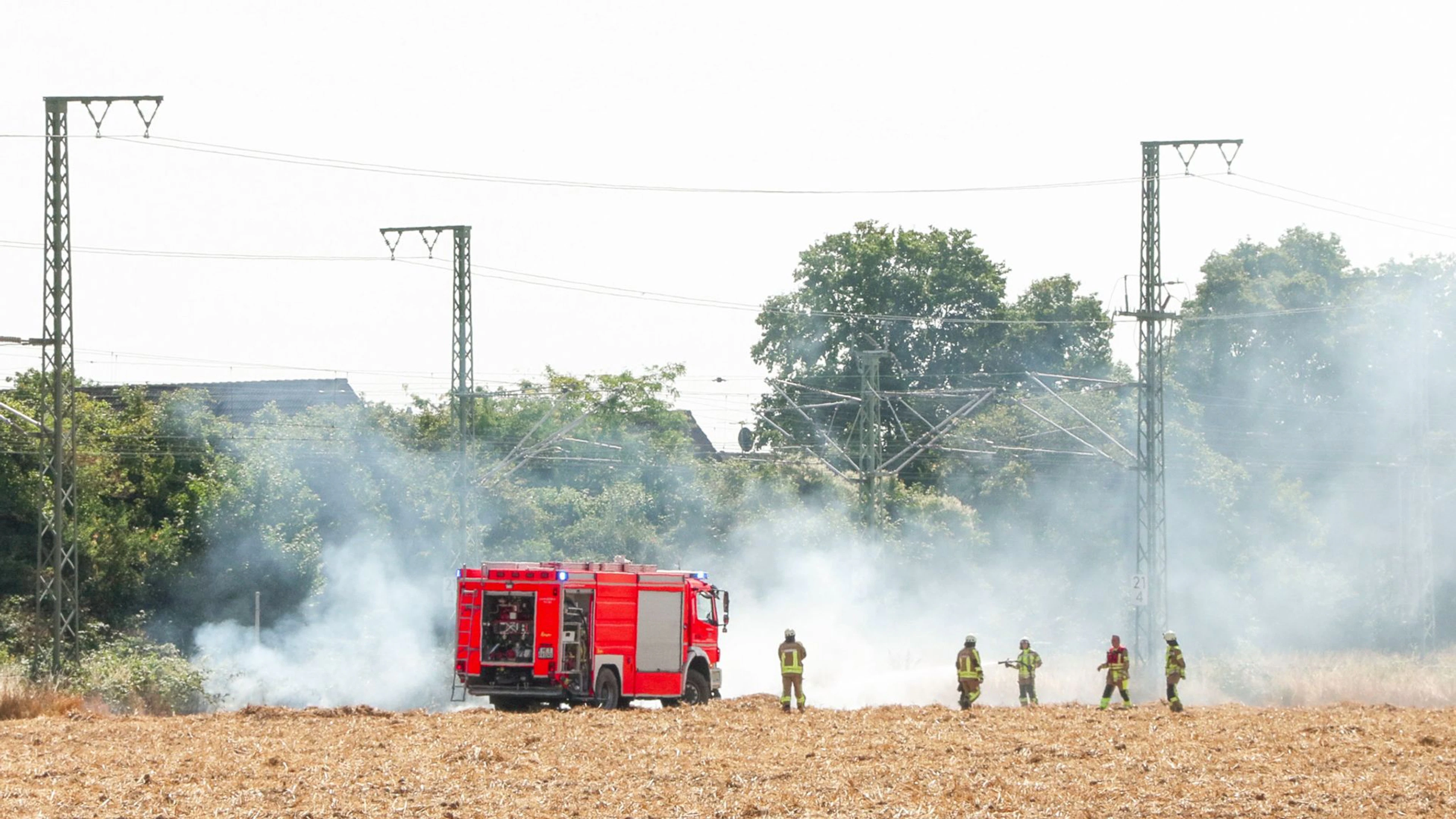 Nach dem Brand ist die Bahnstrecke inzwischen wieder frei.