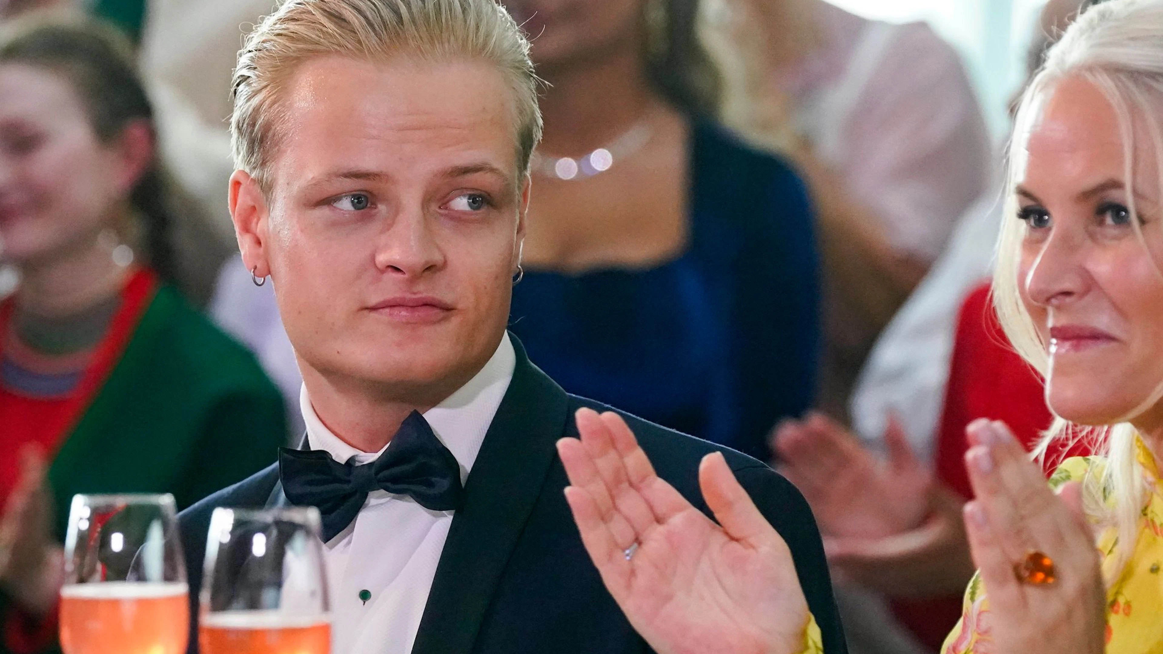 Le fils de la princesse héritière assigné à résidence