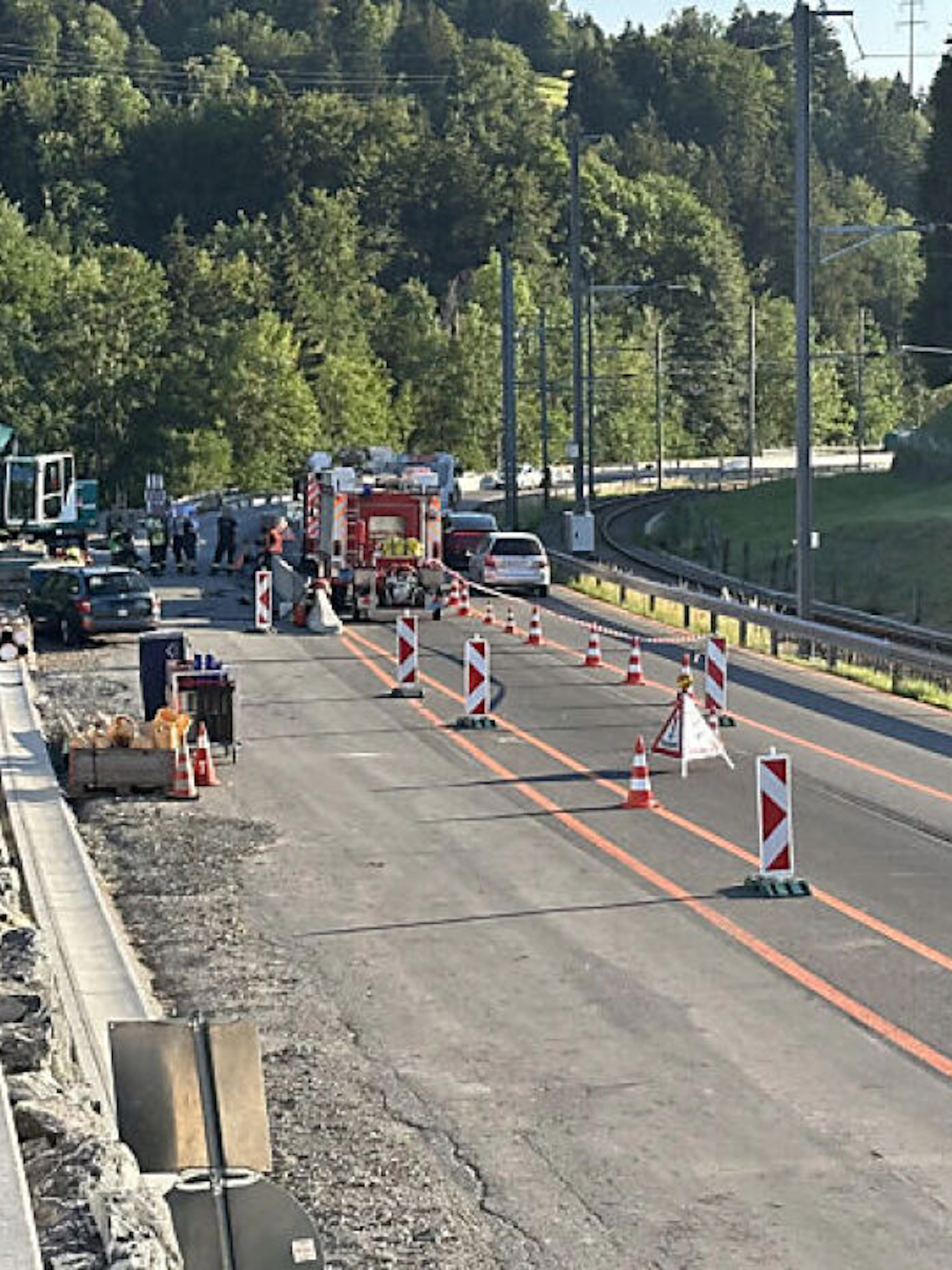 79-jähriger Autofahrer prallt in Baustelle gegen Betonblöcke