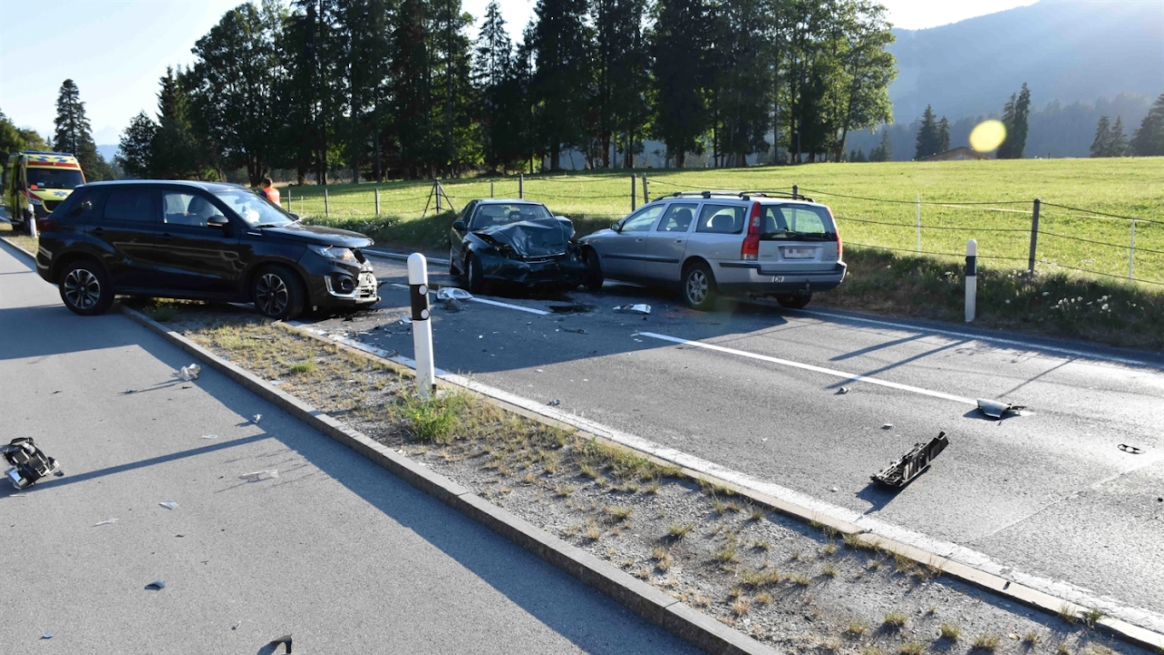 L'incidente a Flims ha coinvolto quattro automobili. Sei persone adulte sono rimaste ferite.