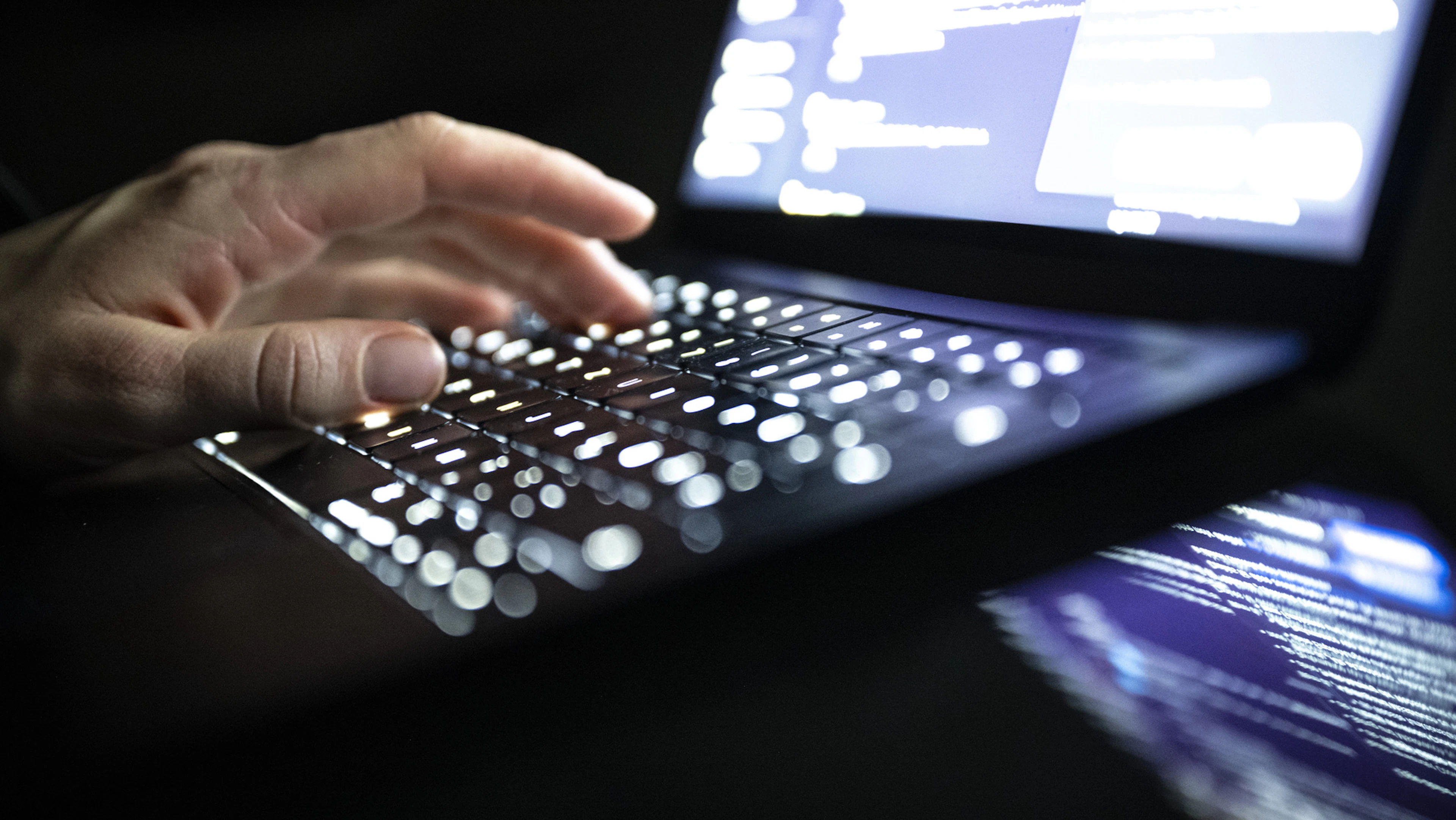 «Spionaggio russo in 10 Paesi europei»: stretta anti-cyber dell'UE