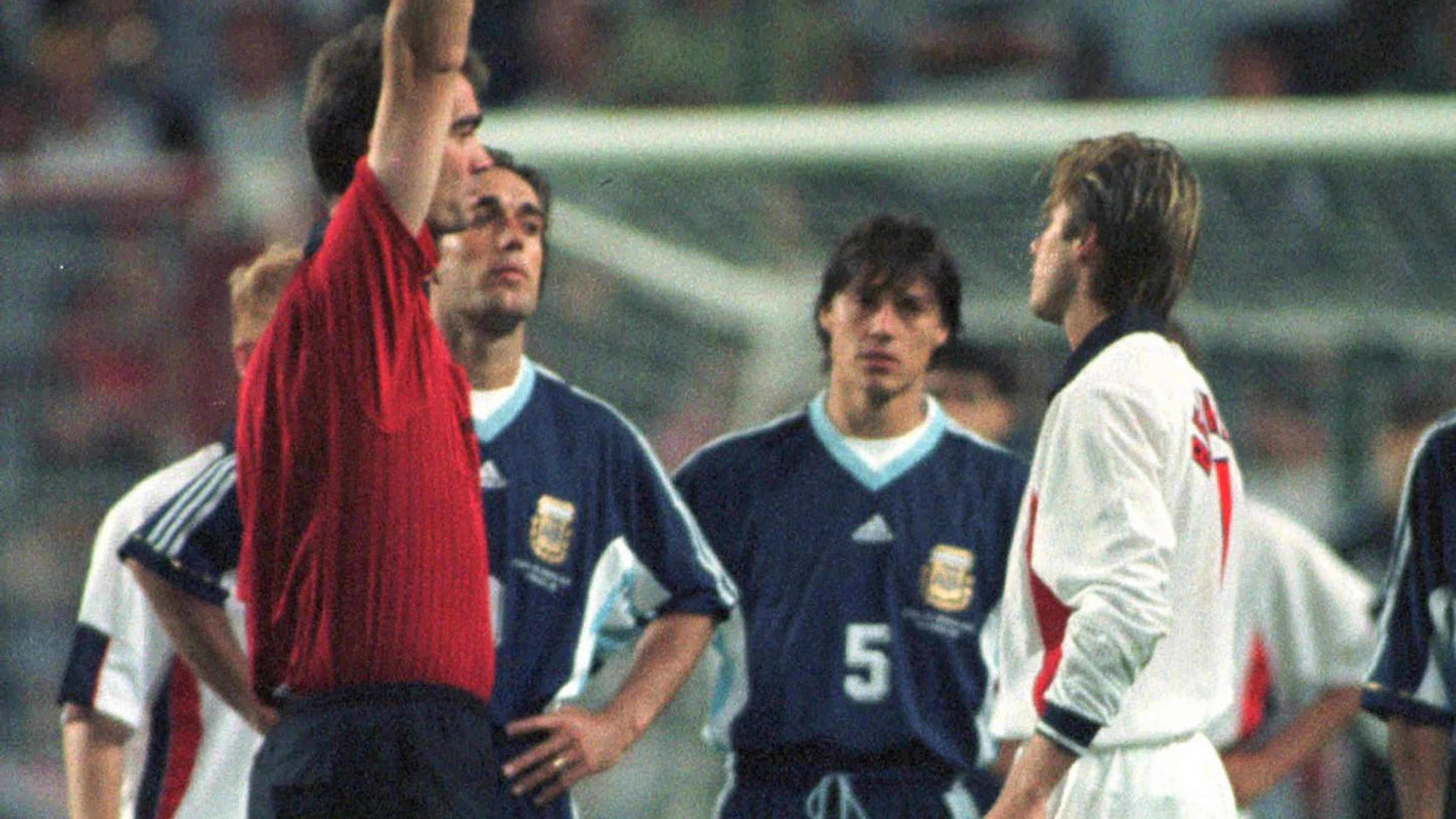 David Beckham sieht Rot gegen Argentinien.