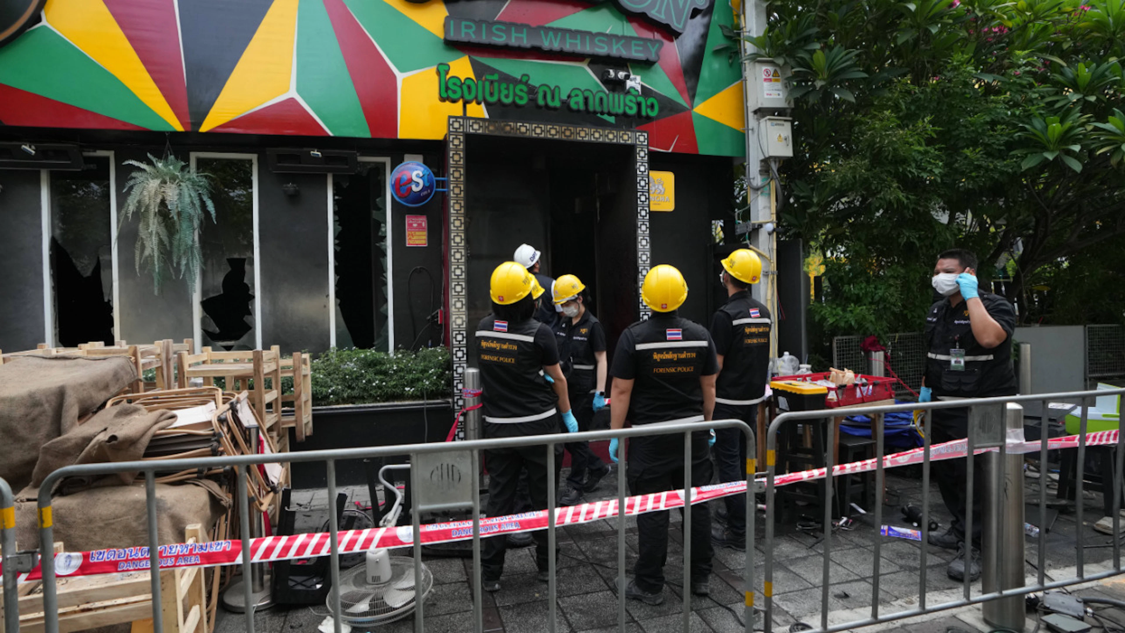 «C'était le chaos»: au moins 27 morts dans l'incendie d'un bar de Bangkok