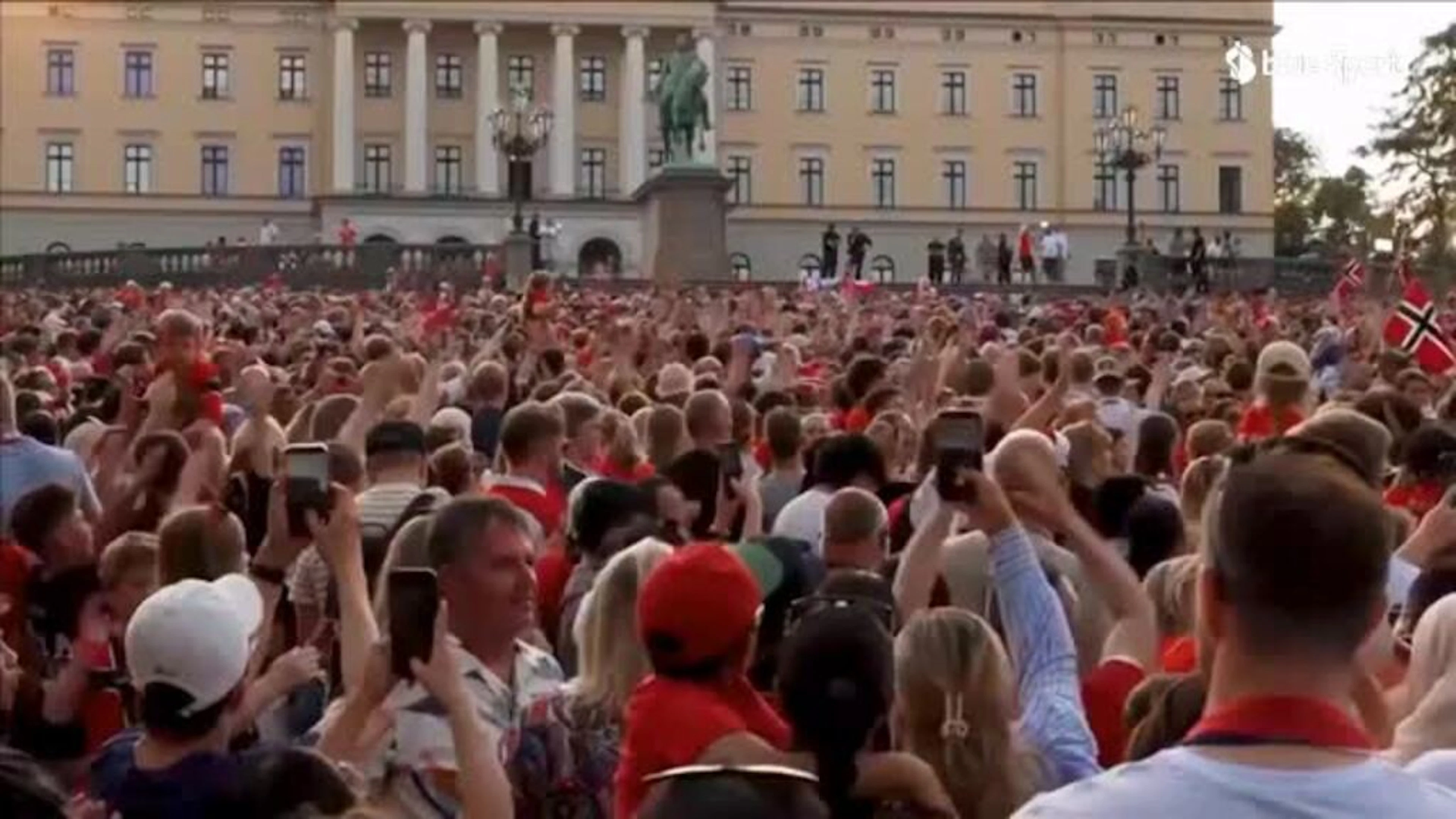 Haaland e compagni accolti da 88'000 tifosi in Norvegia