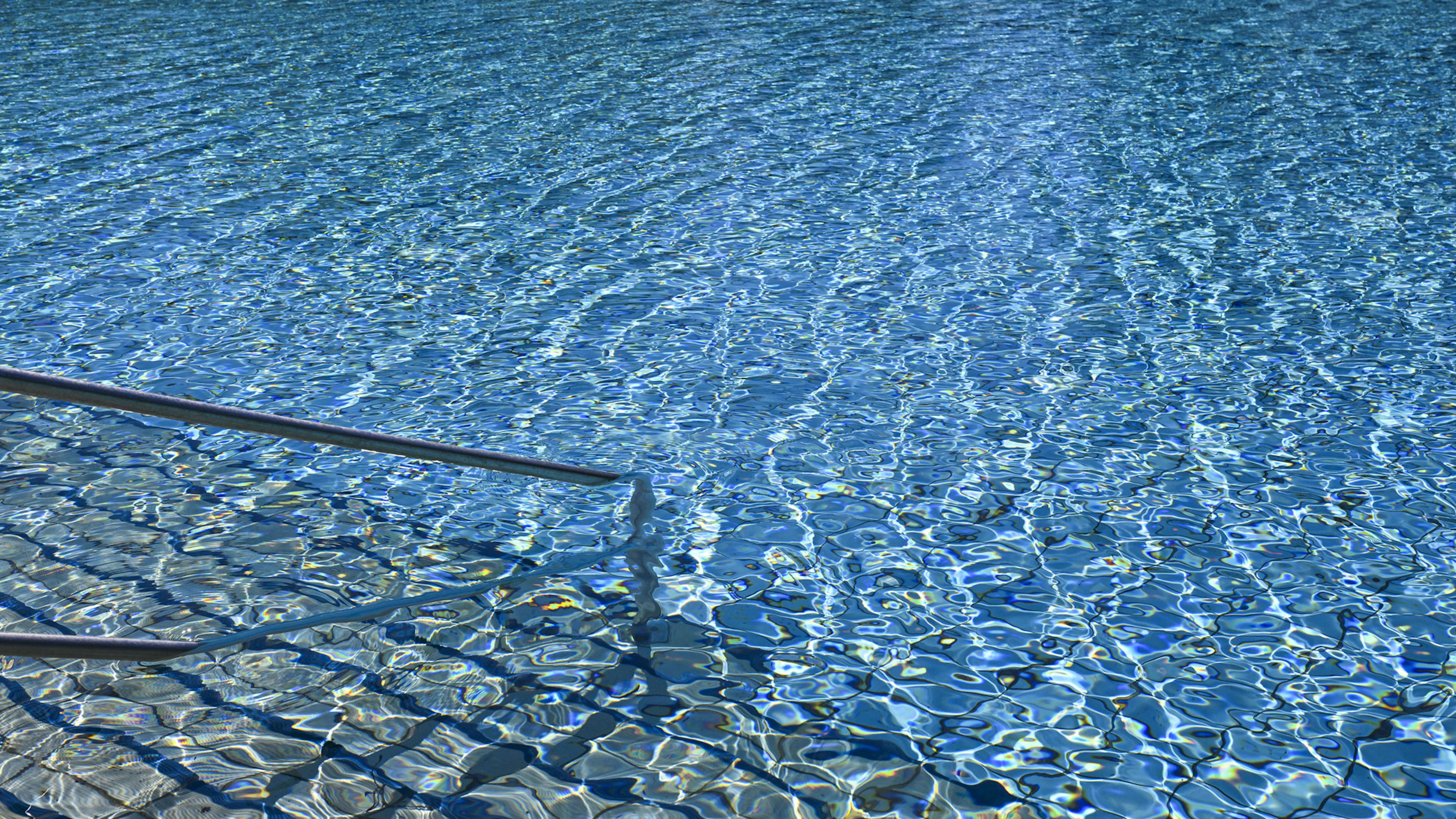 Un turista muore nella piscina di un’abitazione a Vairano