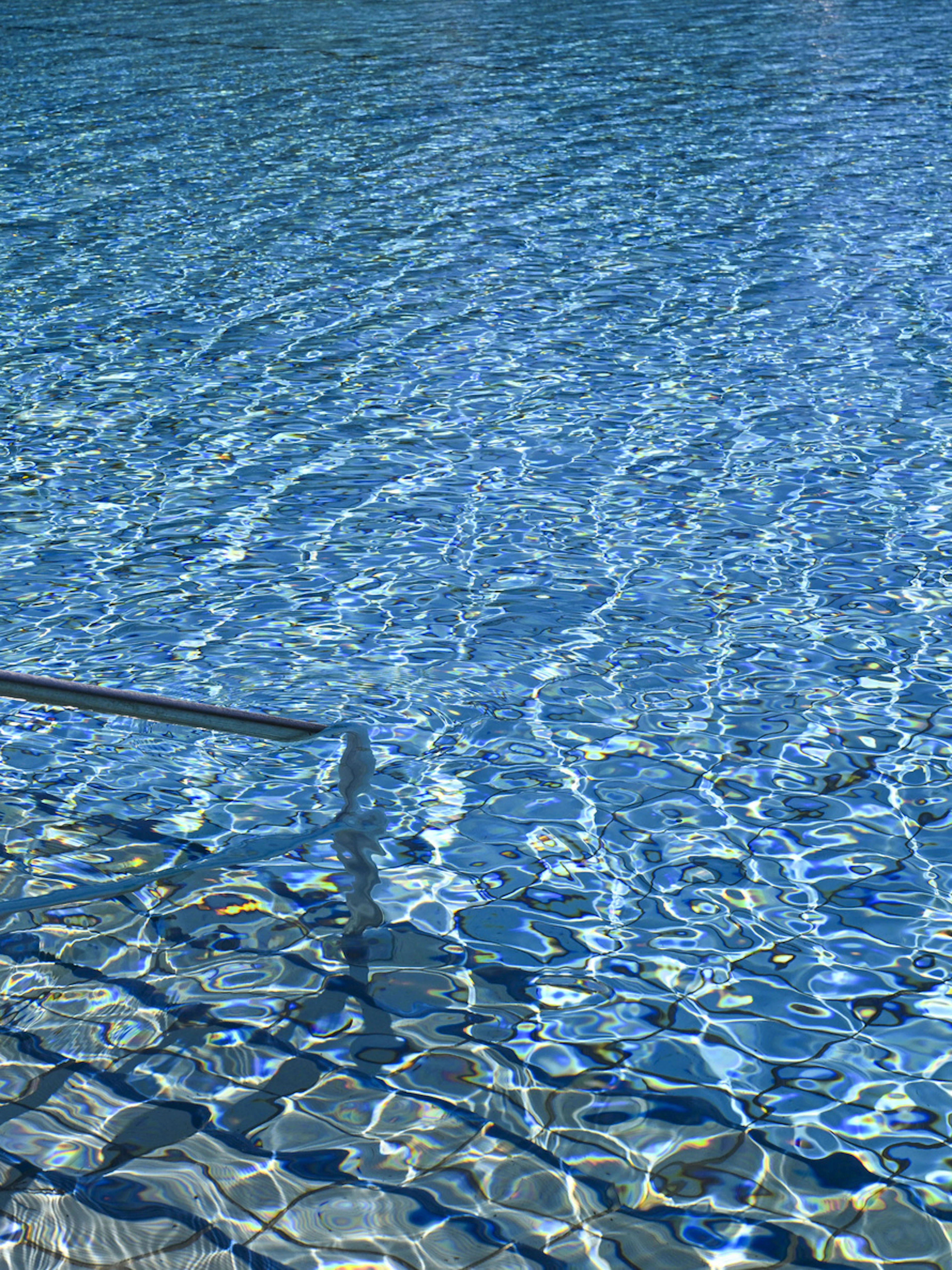 Un turista muore nella piscina di un’abitazione a Vairano