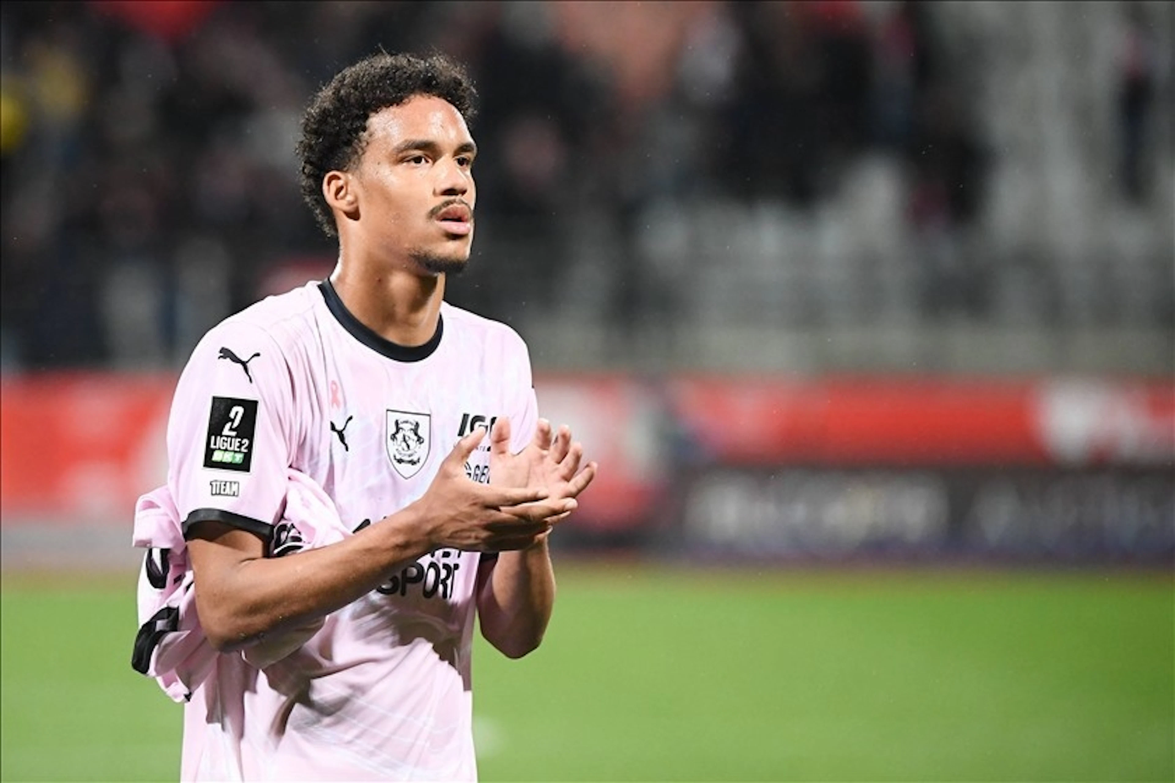 Coleen Louis ha vestito la maglia dell'Amiens.