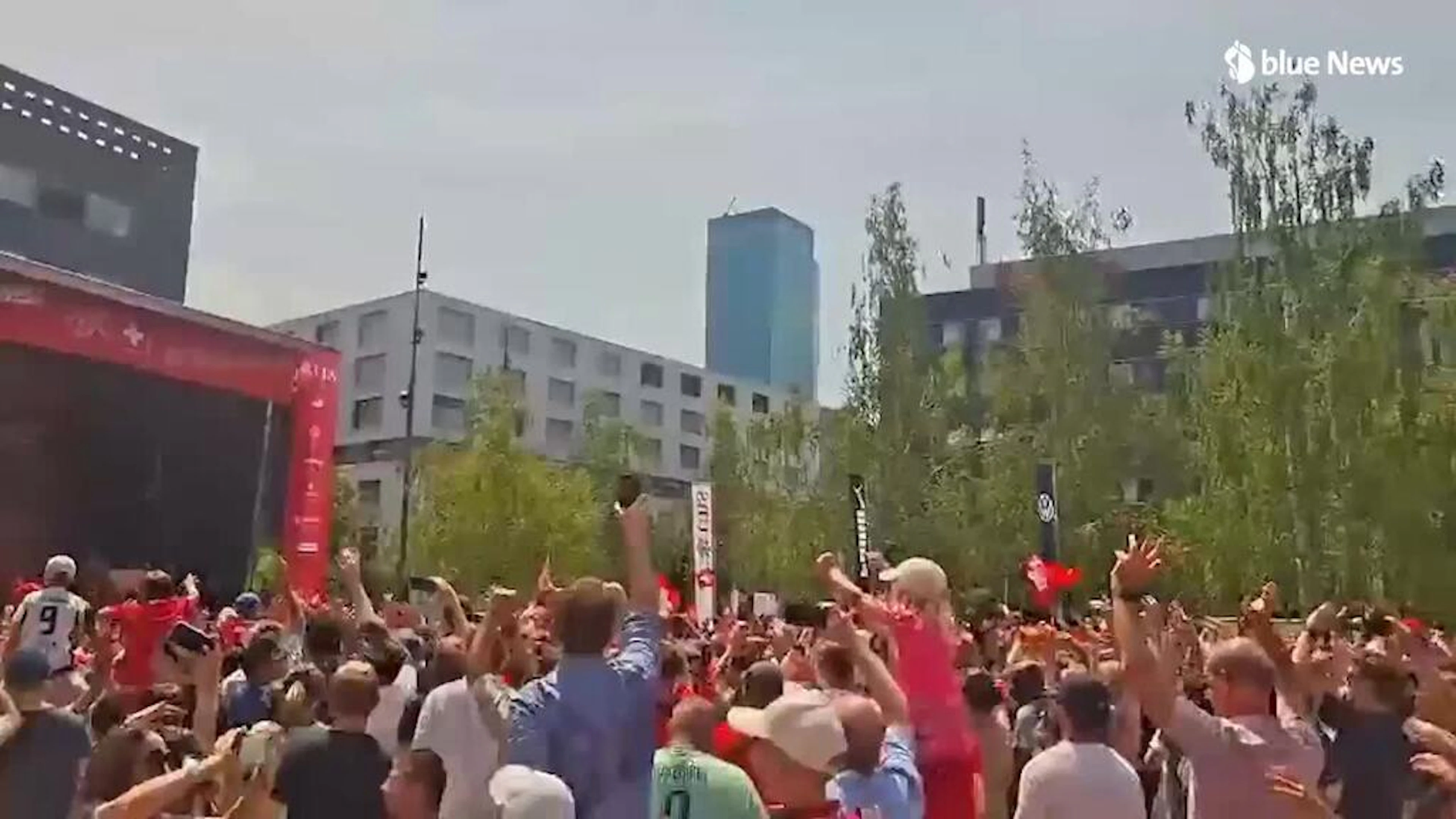 Mondial 2026 : la Nati accueillie par des milliers de fans à Zurich
