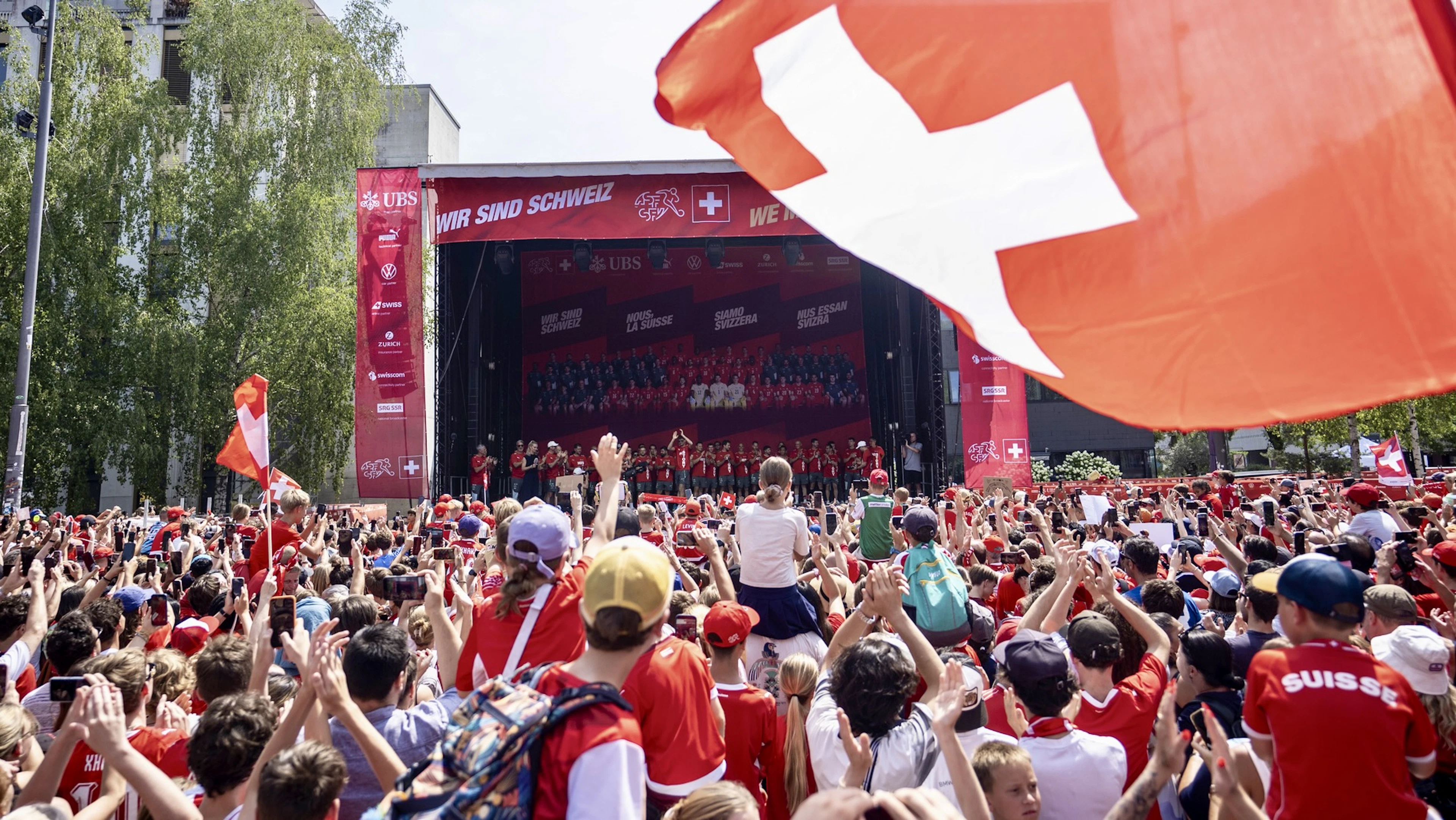 De retour du Mondial, la Nati a été par des milliers des fans mardi à Zurich.
