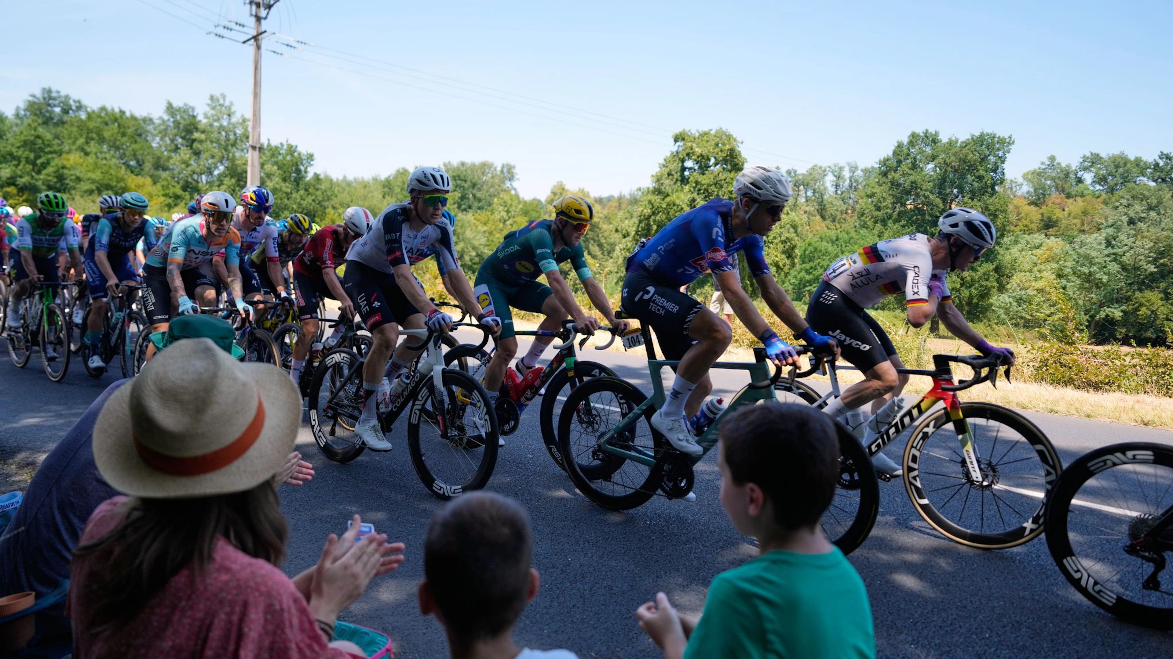 Radprofis kritisieren schmuddelige Hotelzimmer an Tour de France