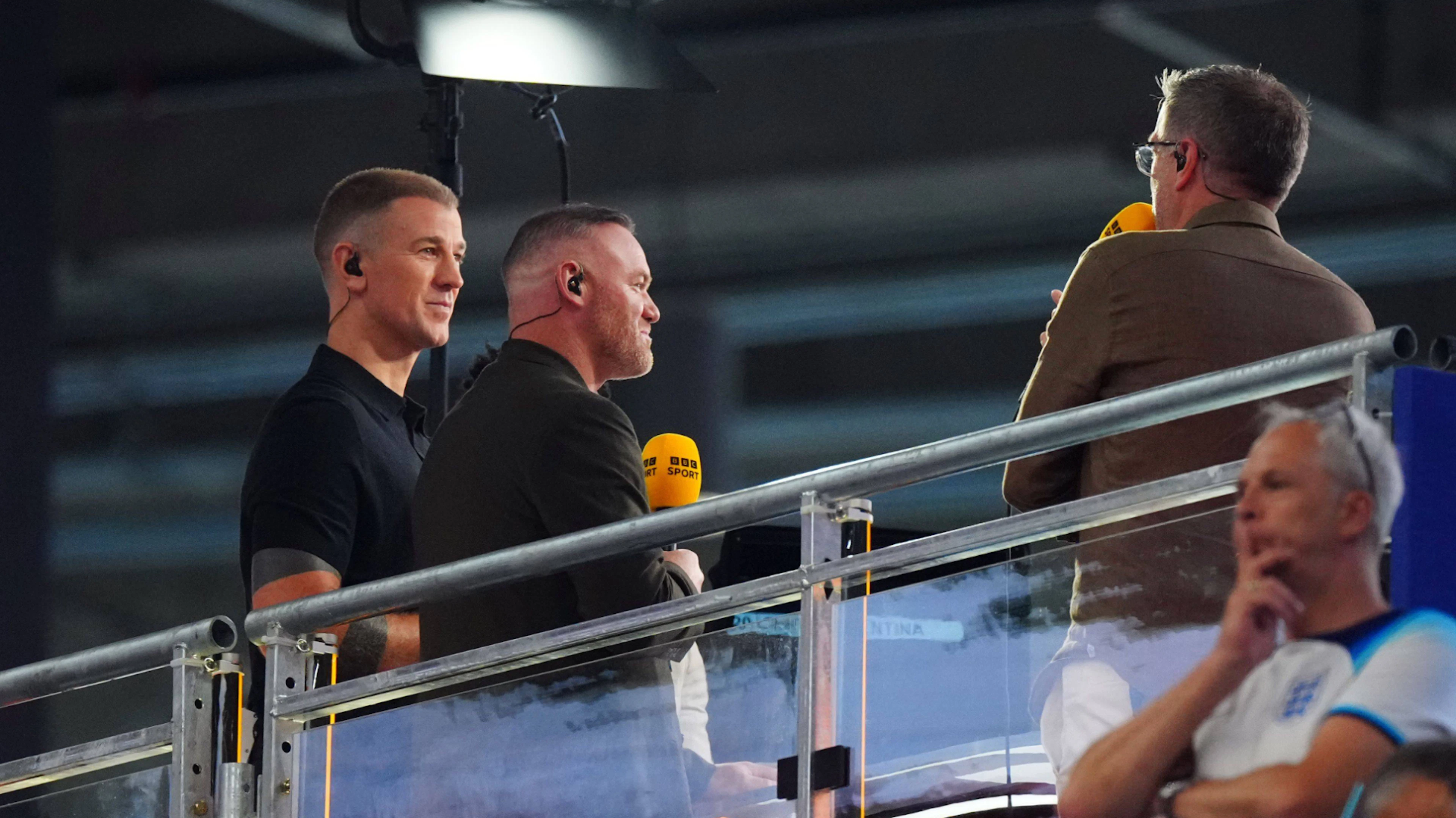 Wayne Rooney (Mitte) und Joe Hart (links) kritisieren die Wechsel-Taktik von Thomas Tuchel.