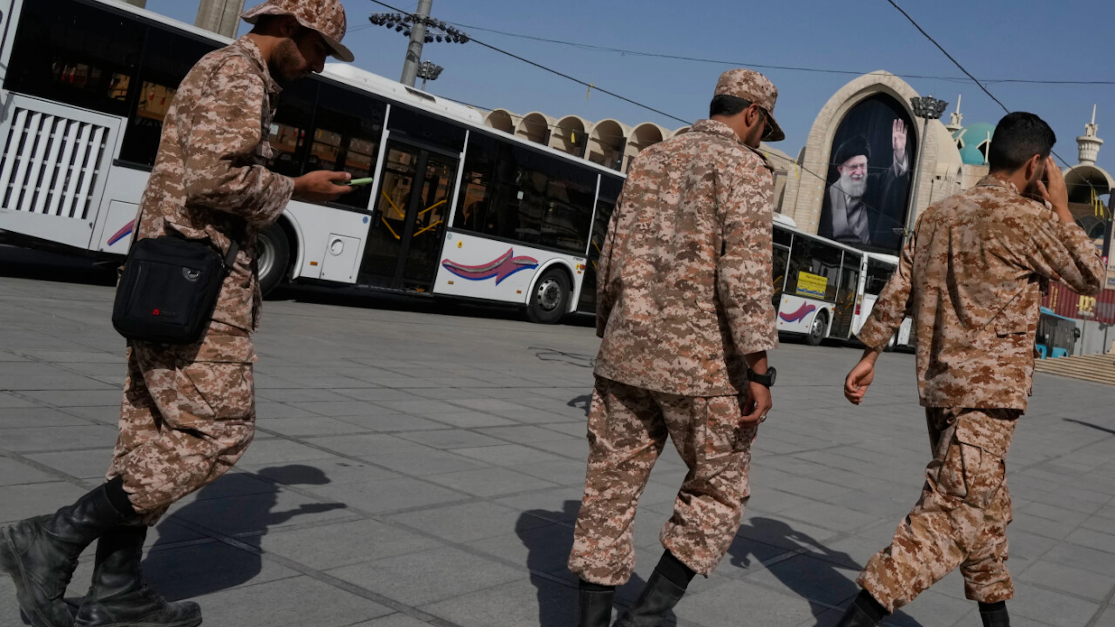 ARCHIVE – Revolutionary Guard soldiers march in front of the Imam Khomeini Mosalla Grand Mosque in Tehran as preparations are underway for the multi-day mourning ceremonies for the slain Supreme Leader of Iran, Ayatollah Ali Khamenei, who is pictured on the banner in the background. Photo: Vahid Salemi/AP/dpa