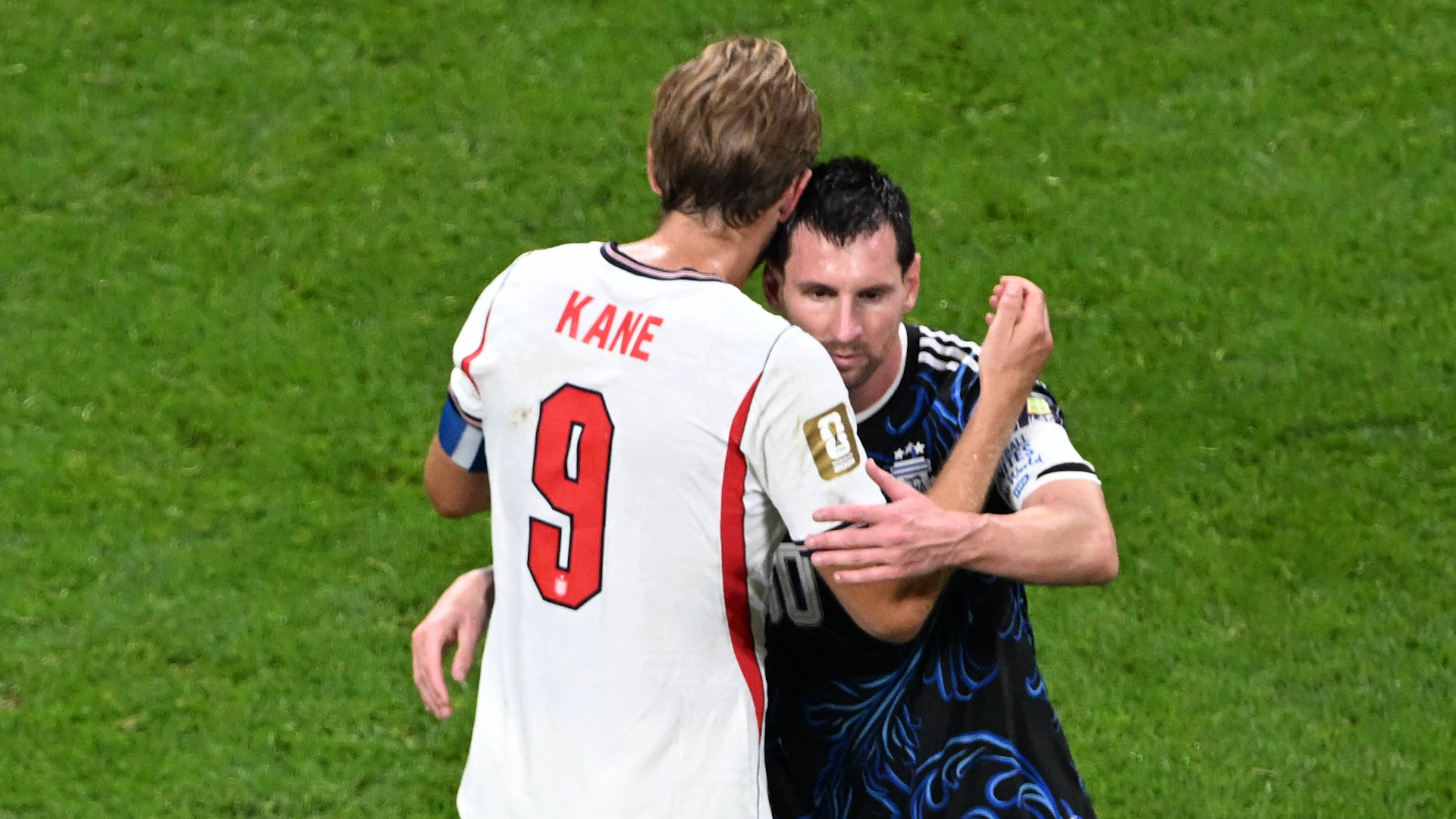 Kane tut es leid, Martinez weint und Schweinsteiger zieht den Hut