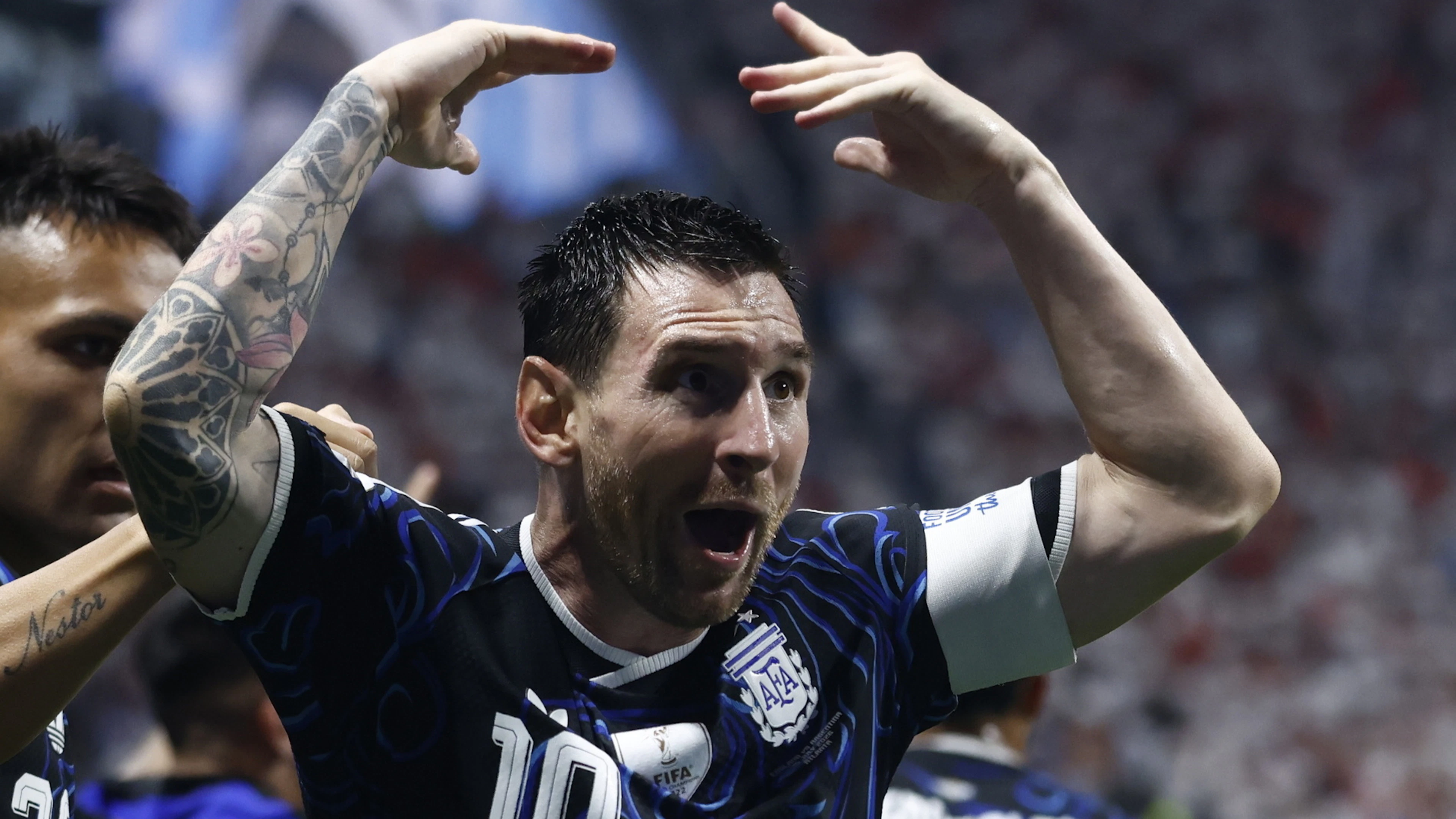L'Argentina non muore mai: ribalta l'Inghilterra nel recupero e vola in finale