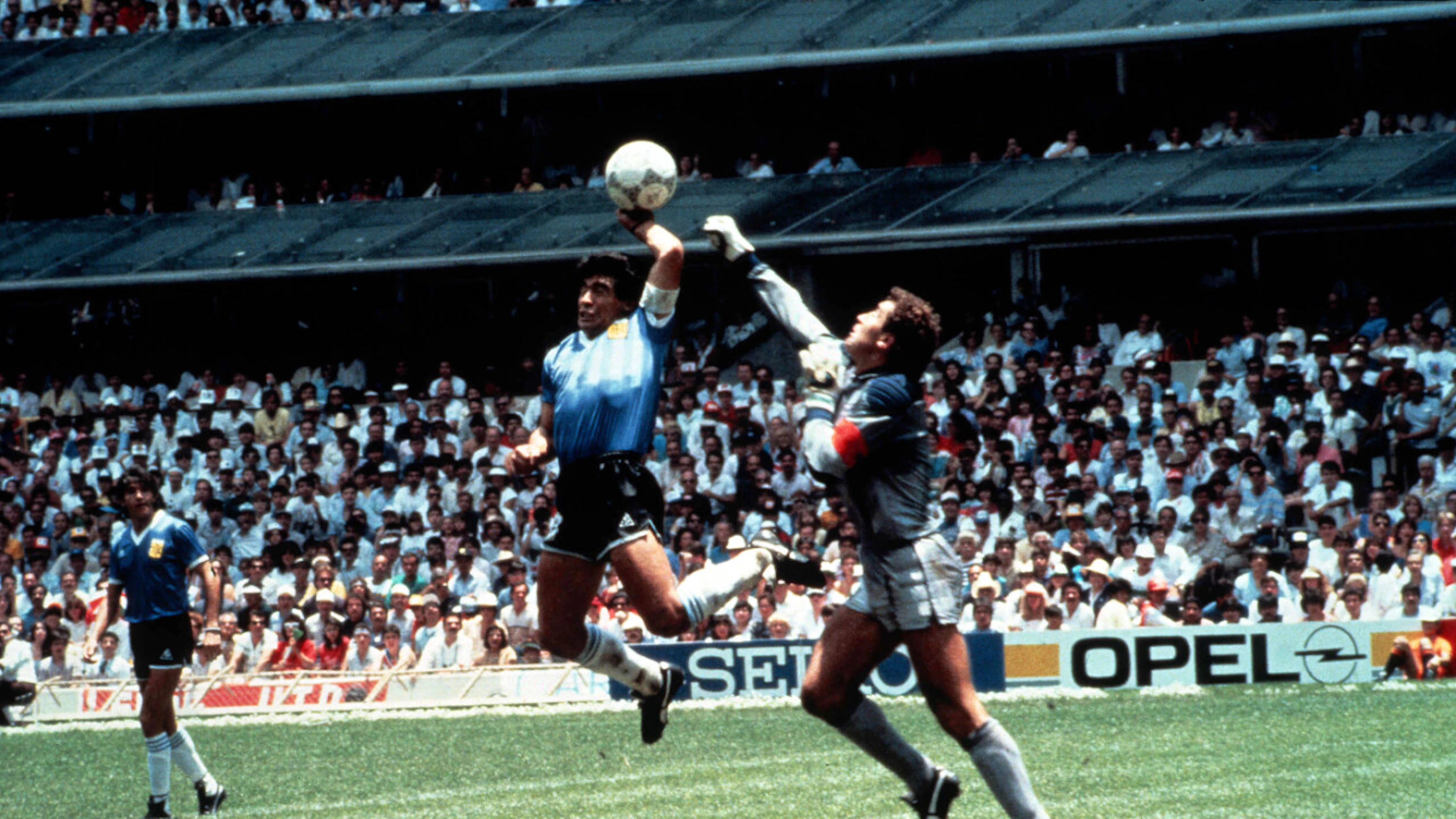 Der Ball dieser kontroversen Szene wird versteigert. (Archivbild)