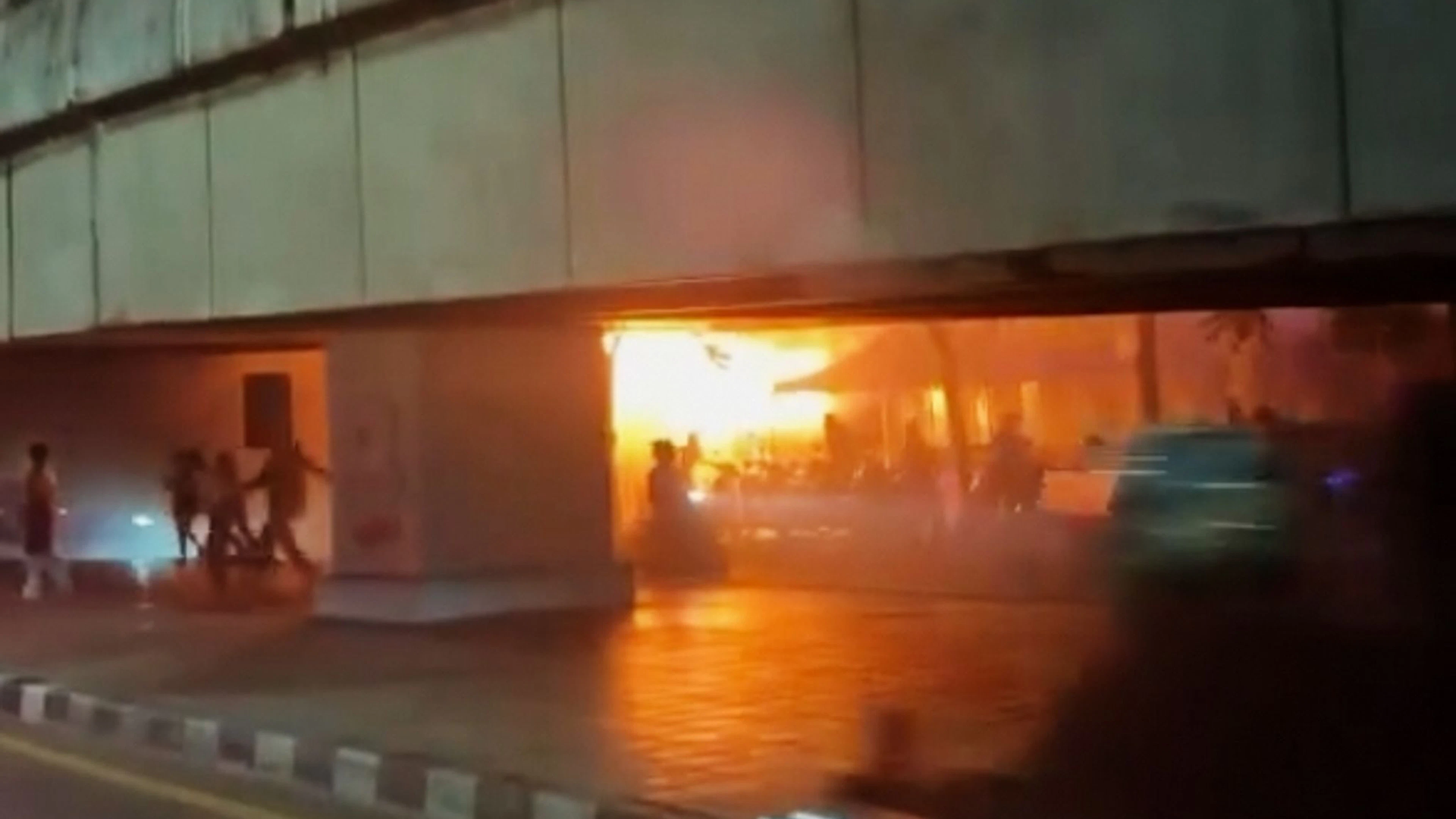 Incendie dans un bar à Bangkok: le bilan monte à 34 morts