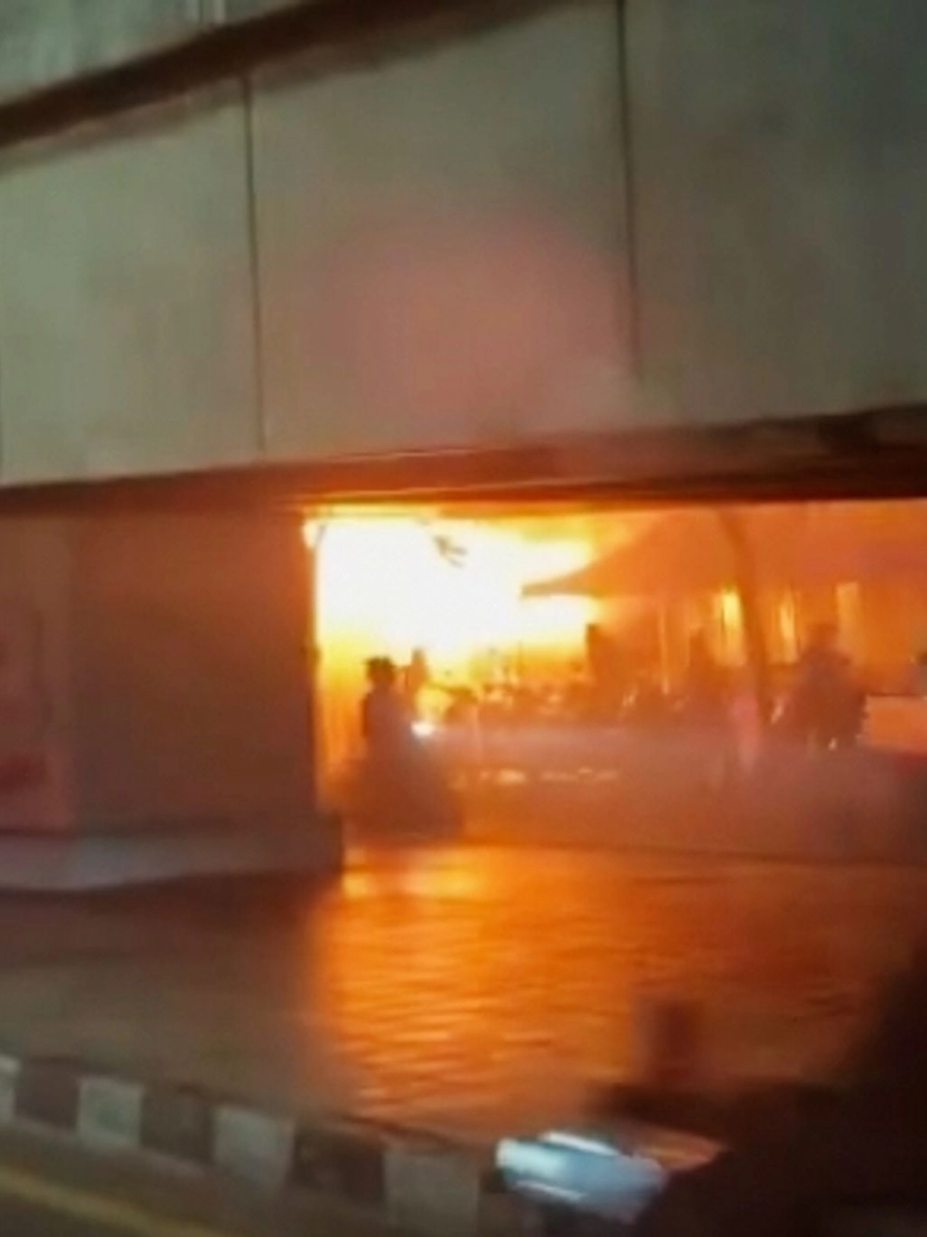 Incendie dans un bar à Bangkok: le bilan monte à 34 morts