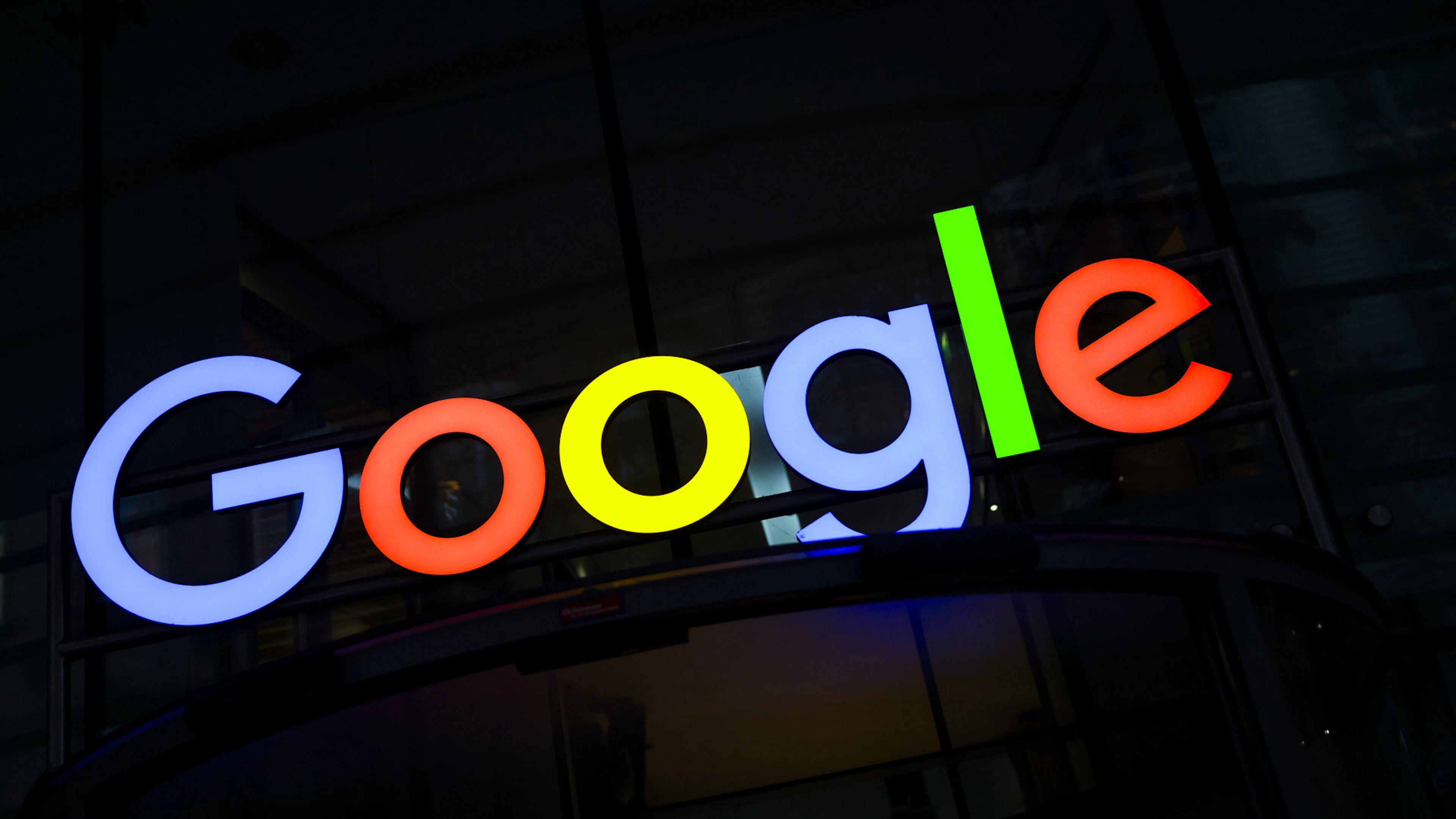 Stretta dell'UE su Google: vuole più scelta per gli utenti e spazio ai concorrenti