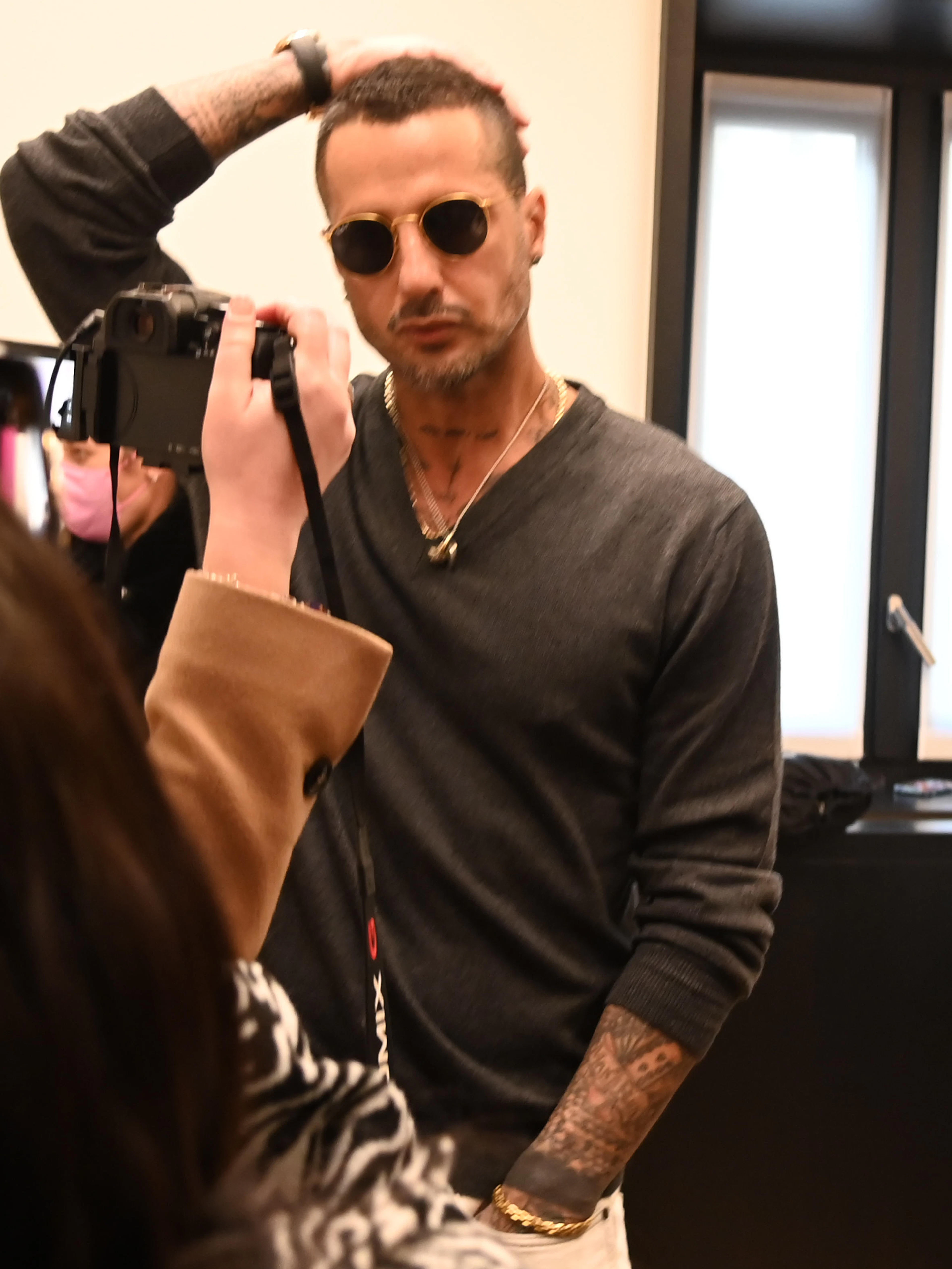 Fabrizio Corona patteggia per bancarotta, il pm chiede l'assoluzione della madre