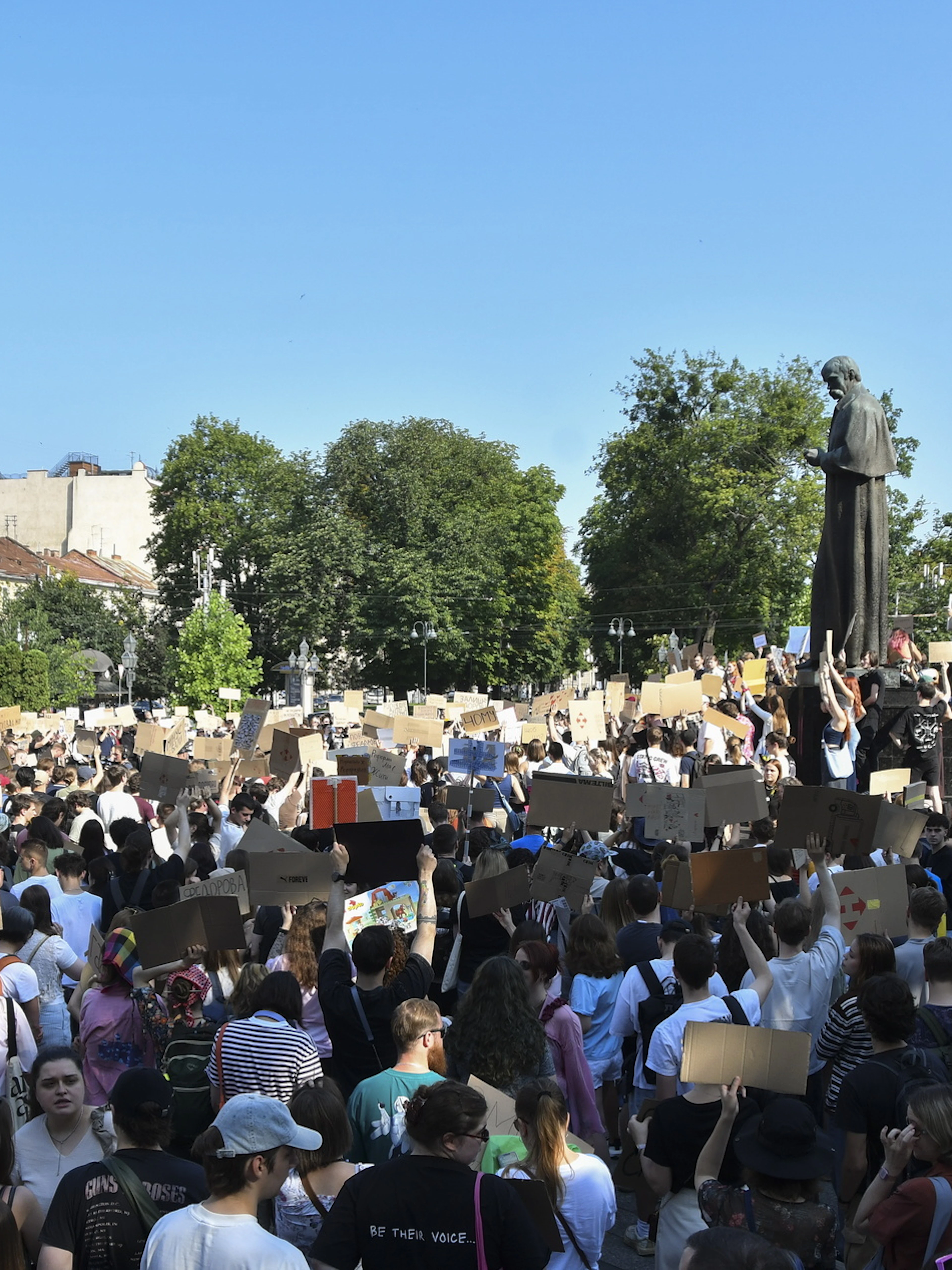 Un nuovo premier a Kiev, proteste per il rimpasto di governo voluto da Zelensky