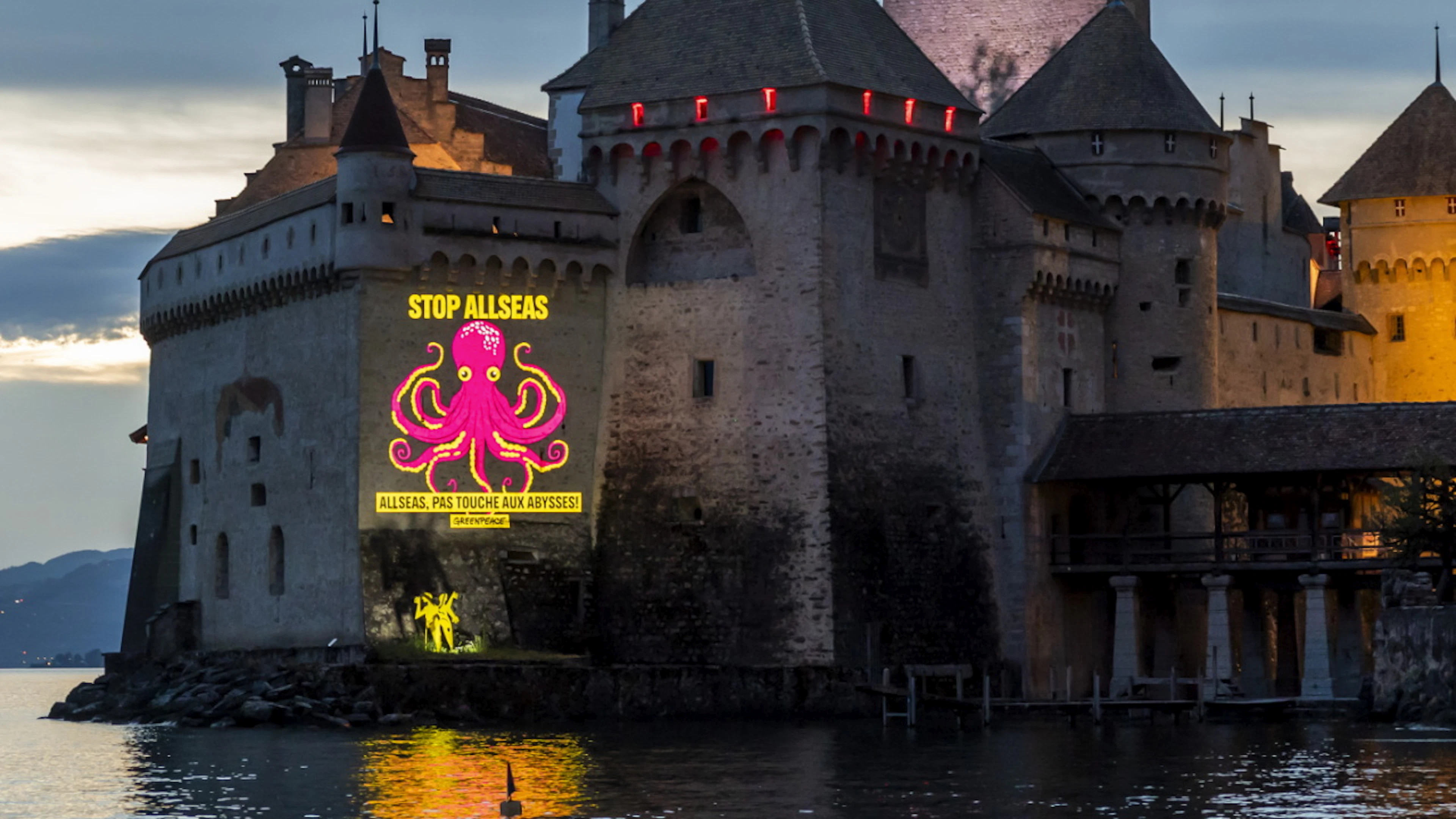 Azione di Greenpeace al castello di Chillon