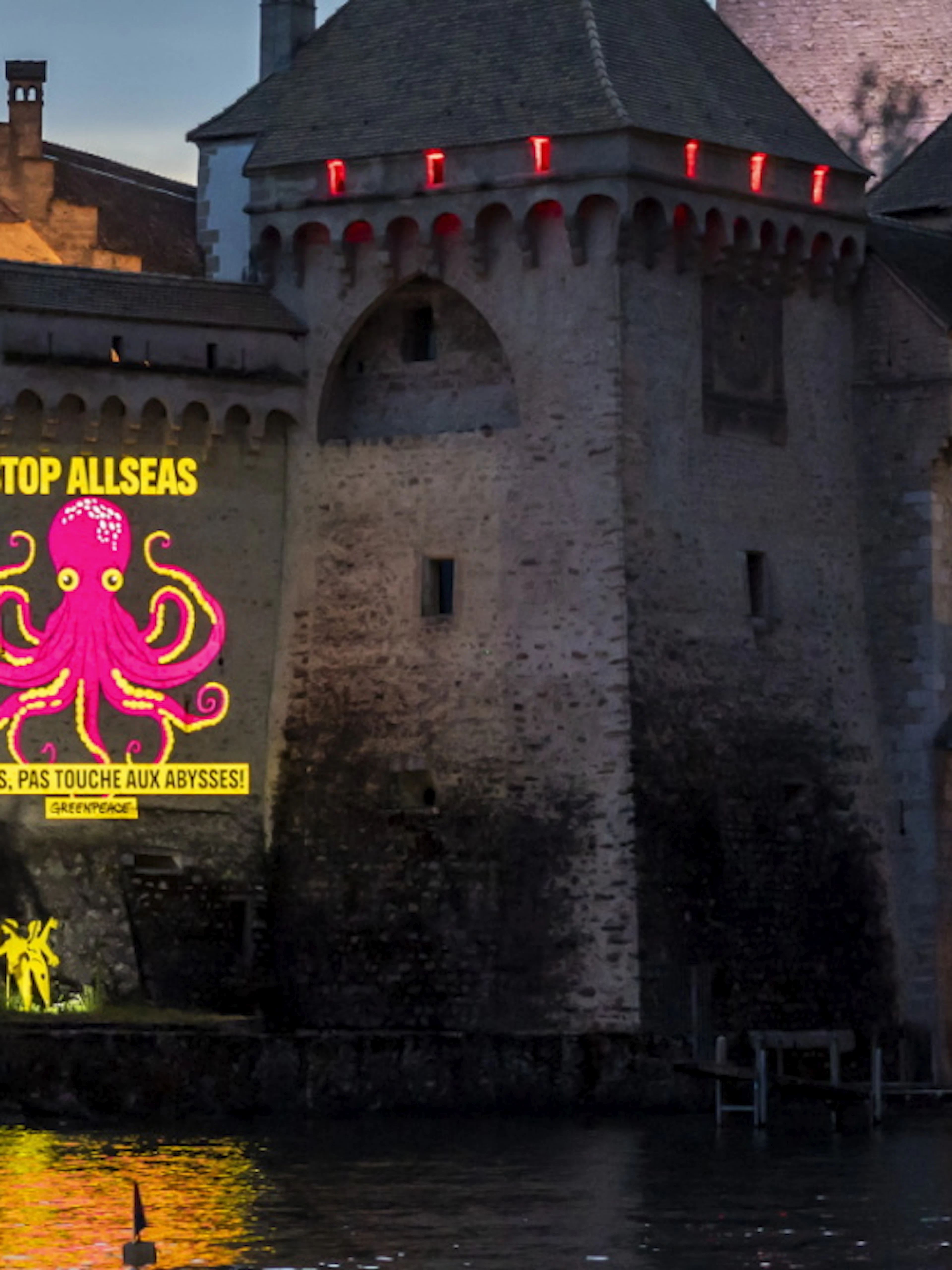 Azione di Greenpeace al castello di Chillon