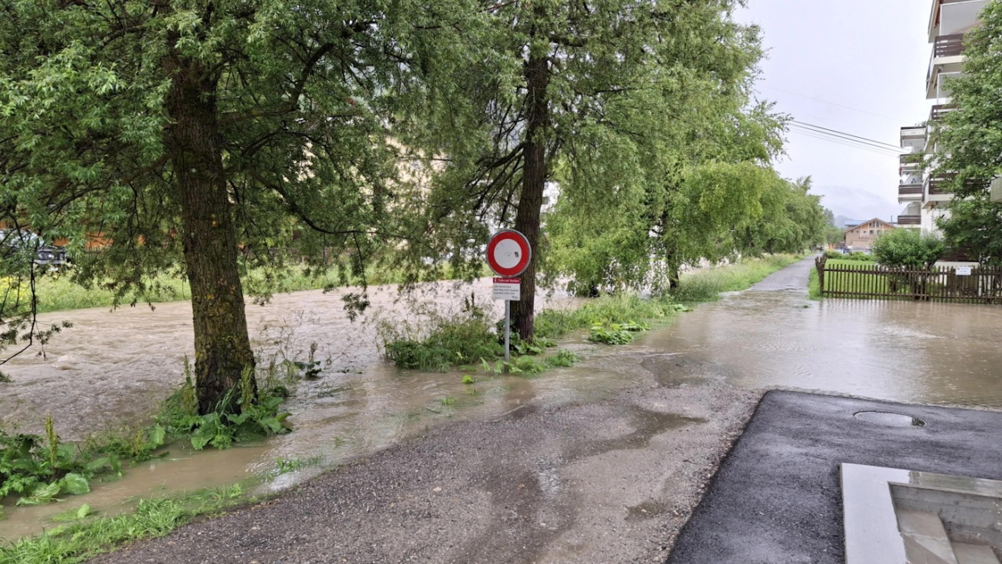 Il Landwasser esonda a Davos (GR) nel luglio 2024.