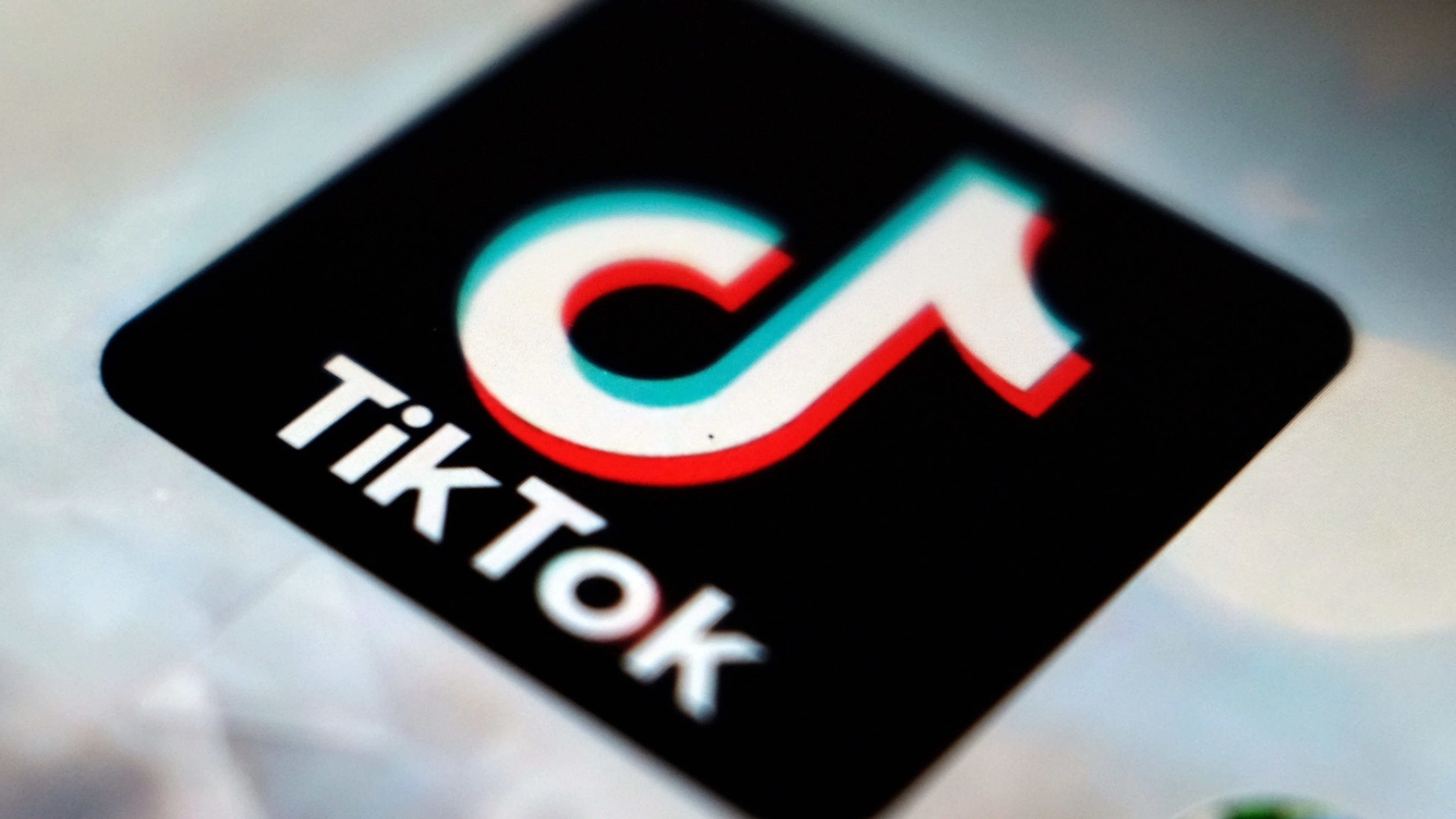 La Gran Bretagna apre indagine su TikTok su protezione dei minorenni sul web