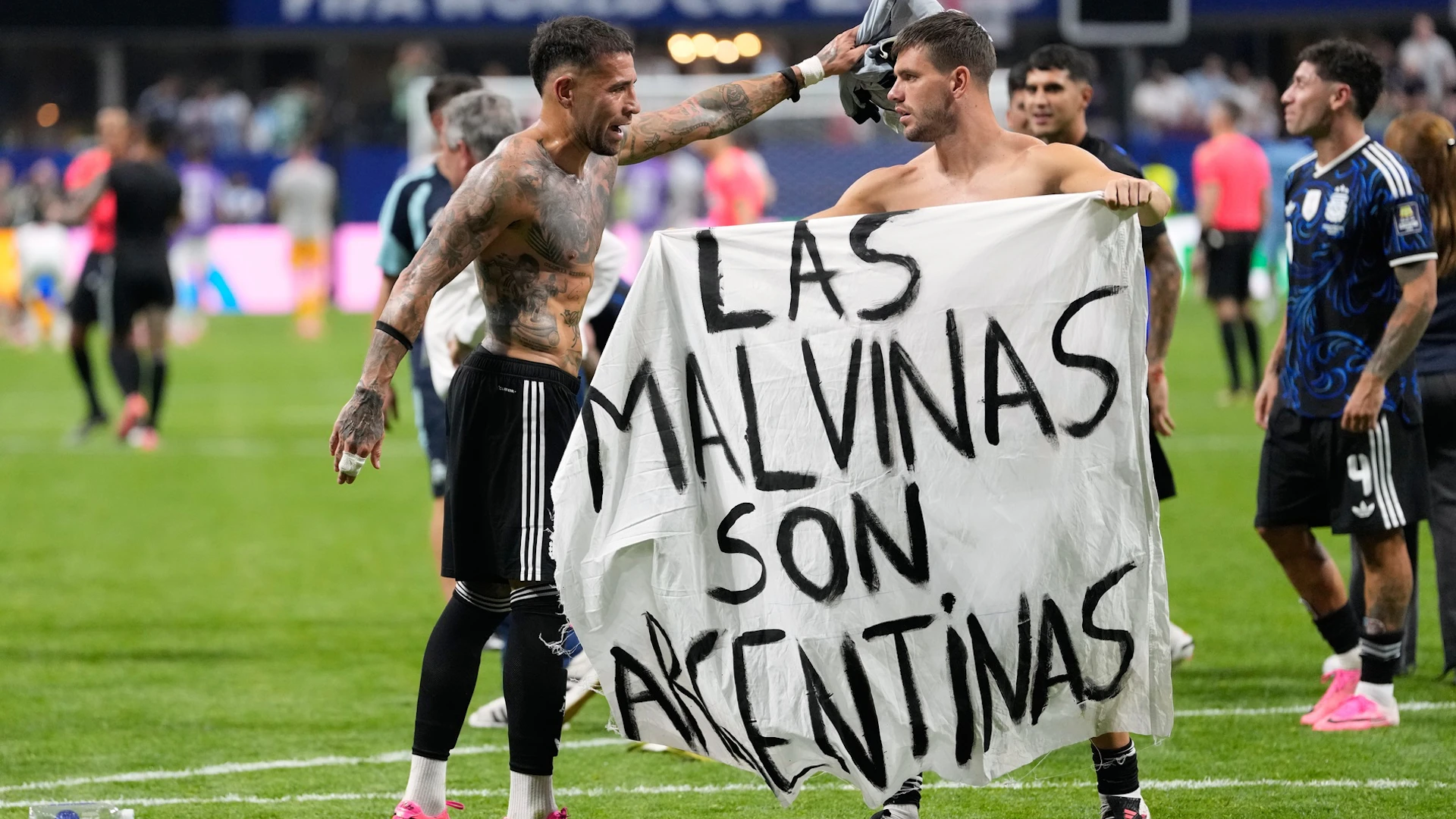 Messi e compagni battono l'Inghilterra e poi rincarano la dose: «Le Malvinas sono argentine»