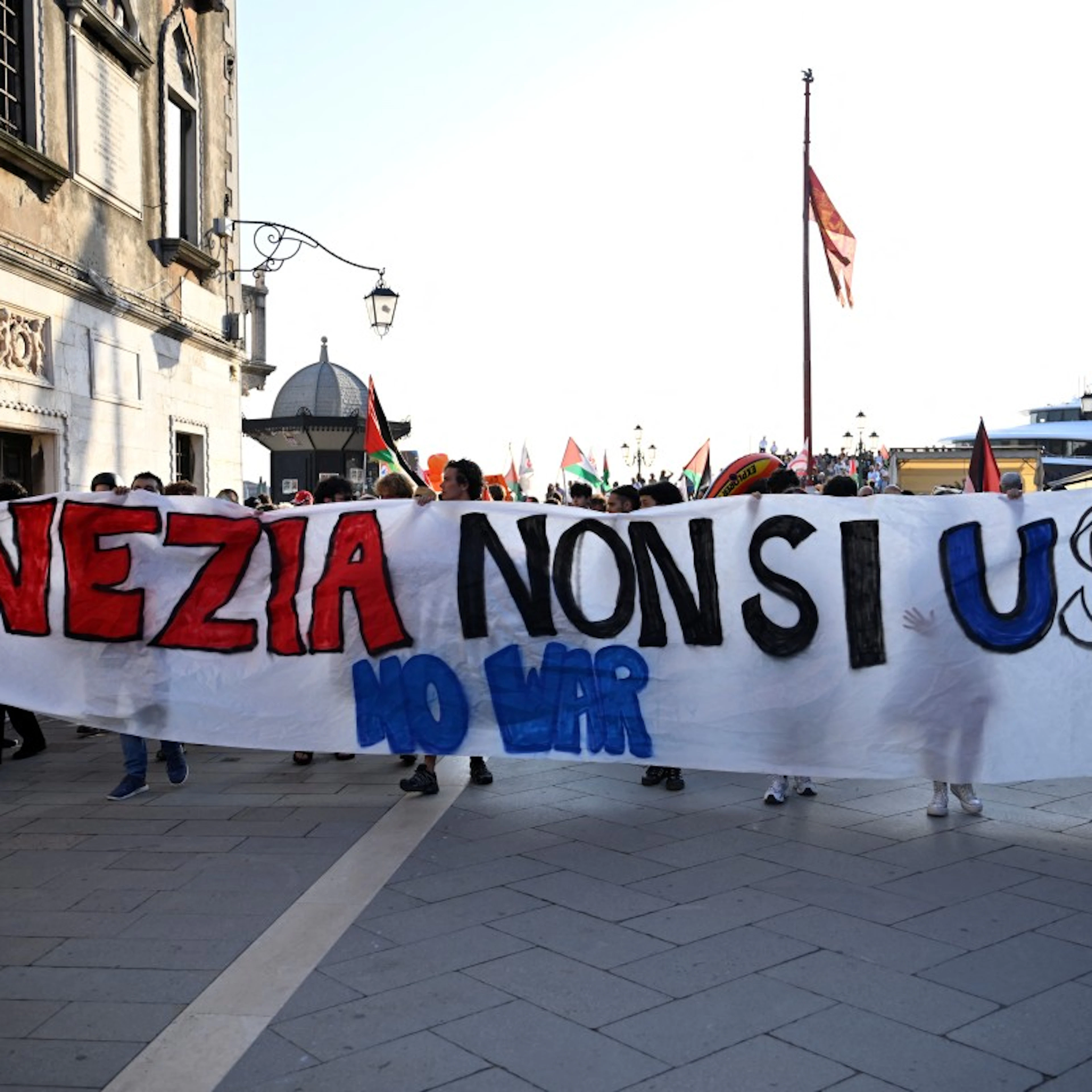 «Non à la guerre»