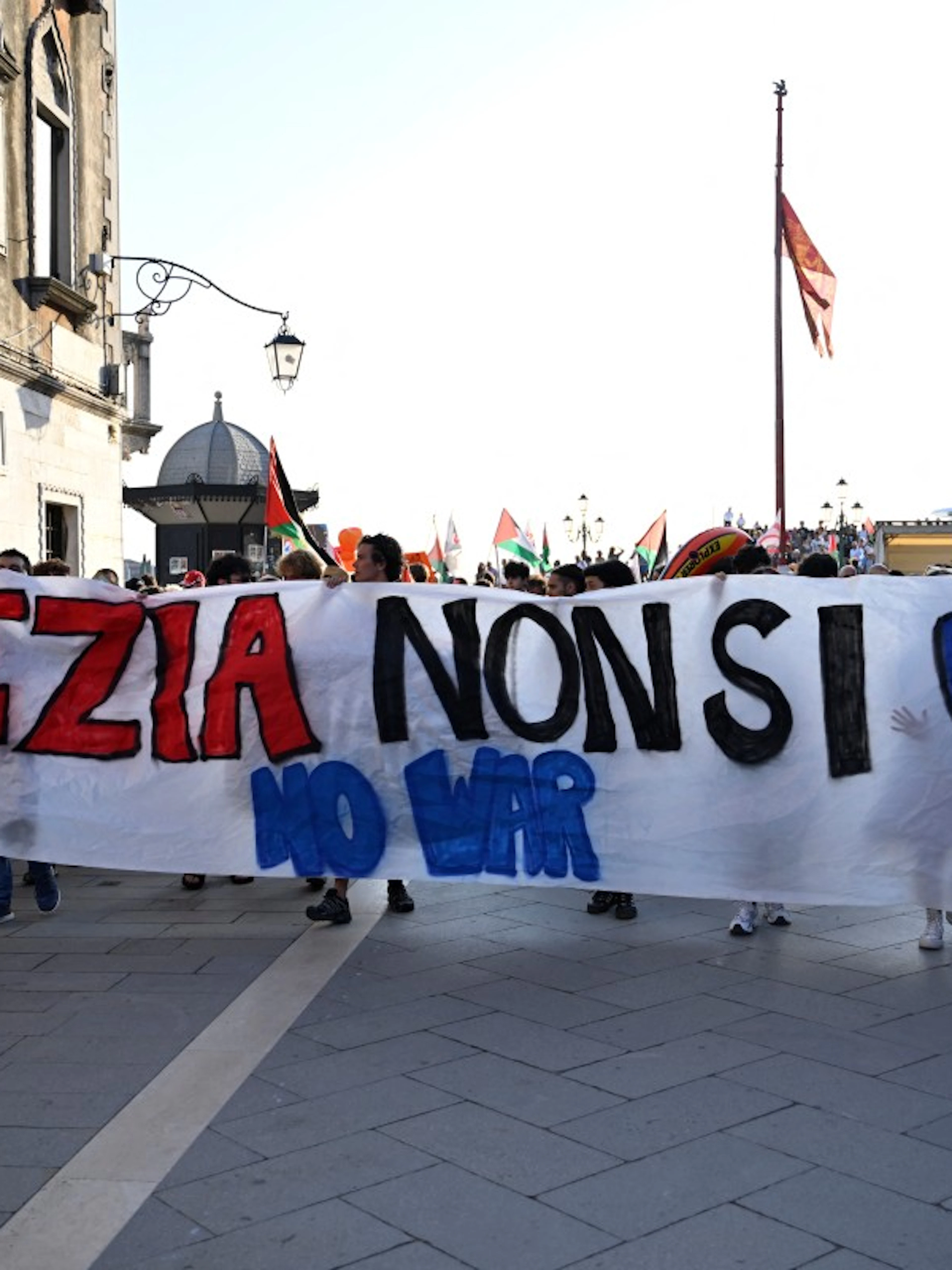 Manifestation à Venise contre le méga yacht de l'ambassadeur américain