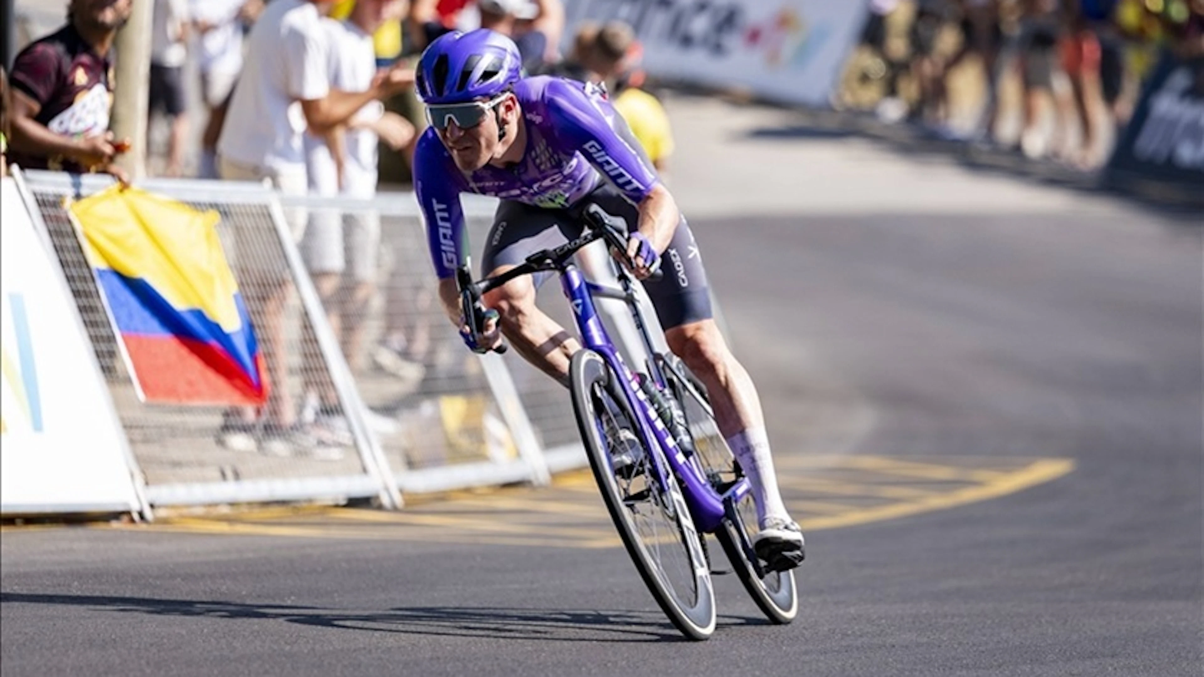 Schmid riporta la Svizzera sul tetto del Tour: trionfo nella 13esima tappa