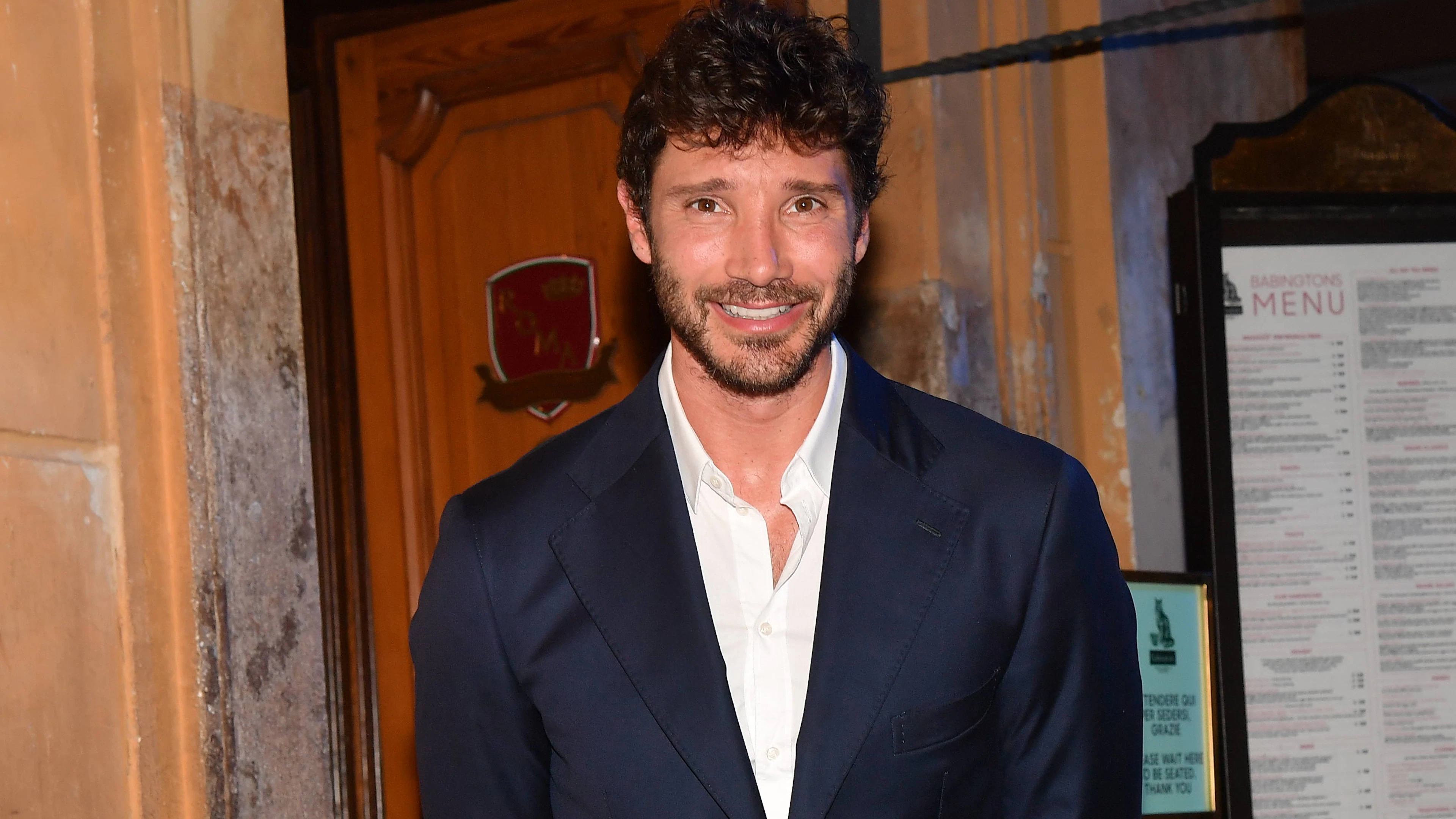 Un nuovo flirt per Stefano De Martino? Un like sguinzaglia le ipotesi dei fan